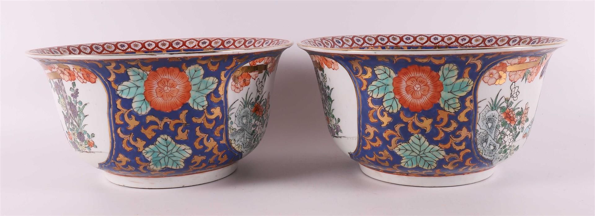 A pair of porcelain bowls on a stand, Japan, 20th century. - Image 2 of 8