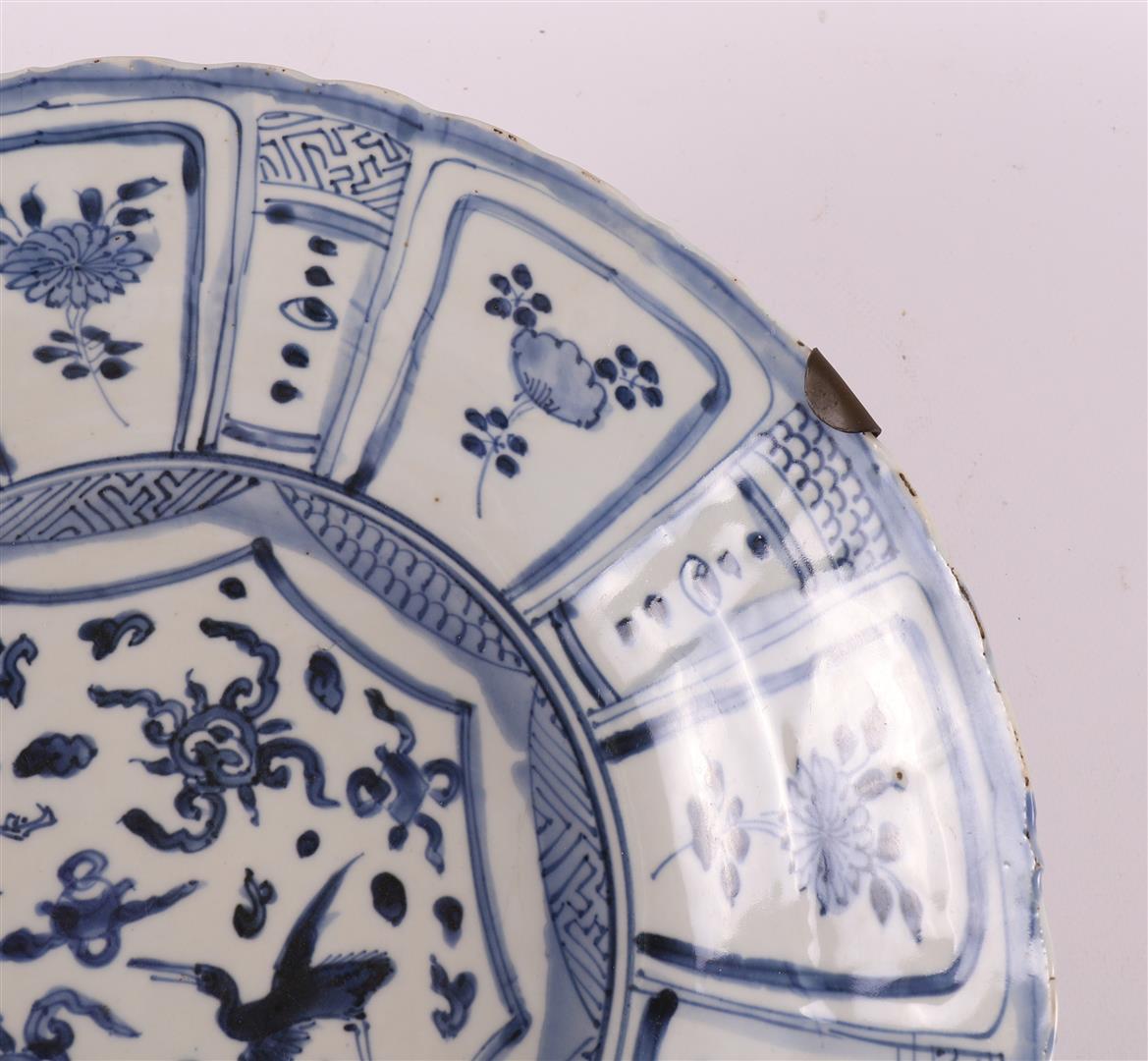 A kraak porcelain dish, China, Wanli, Ming dynasty, around 1600. - Image 2 of 10