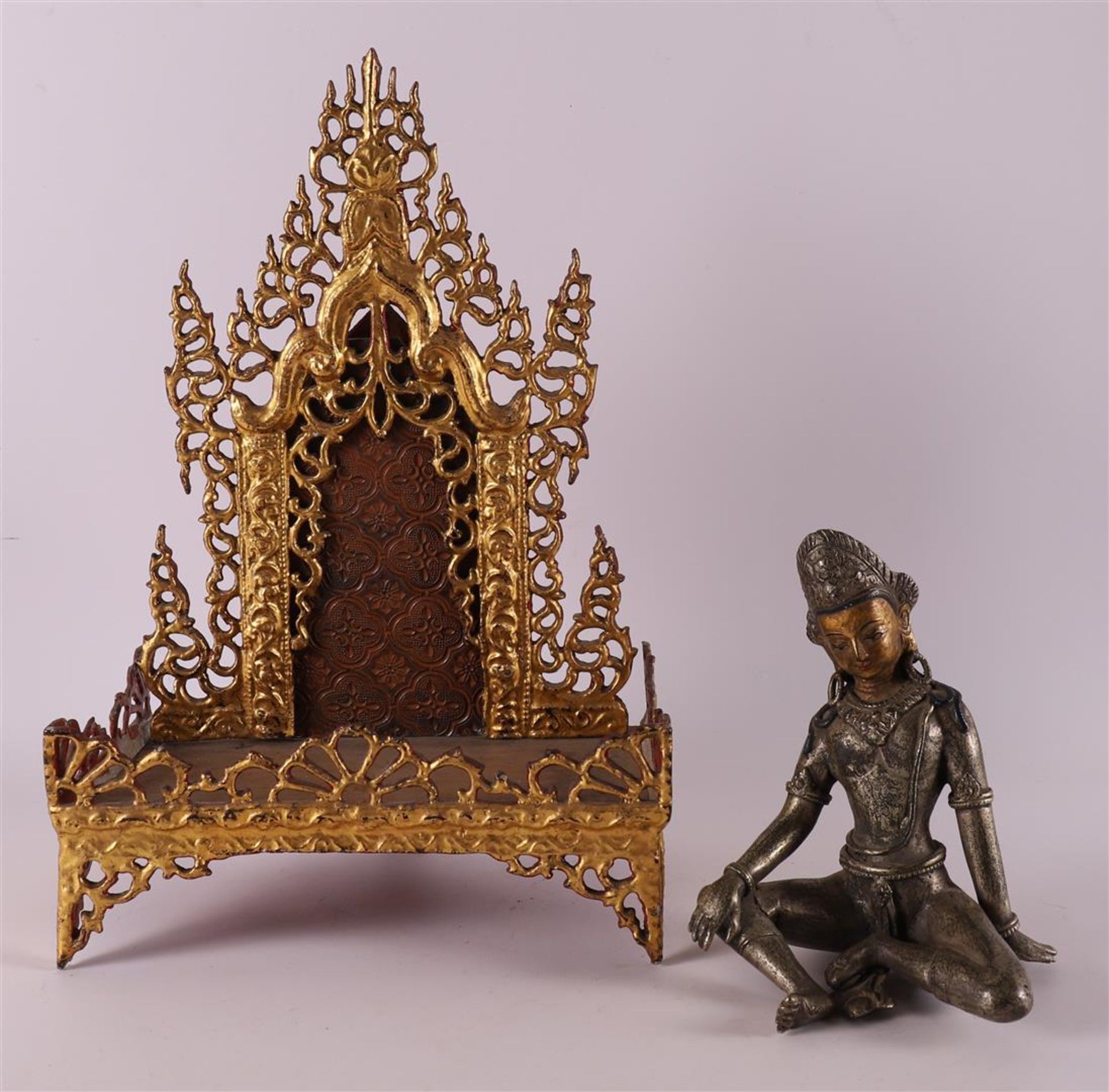 A silver-plated bronze Buddha on a loose gilded throne, India, 19th/20th century - Image 2 of 5