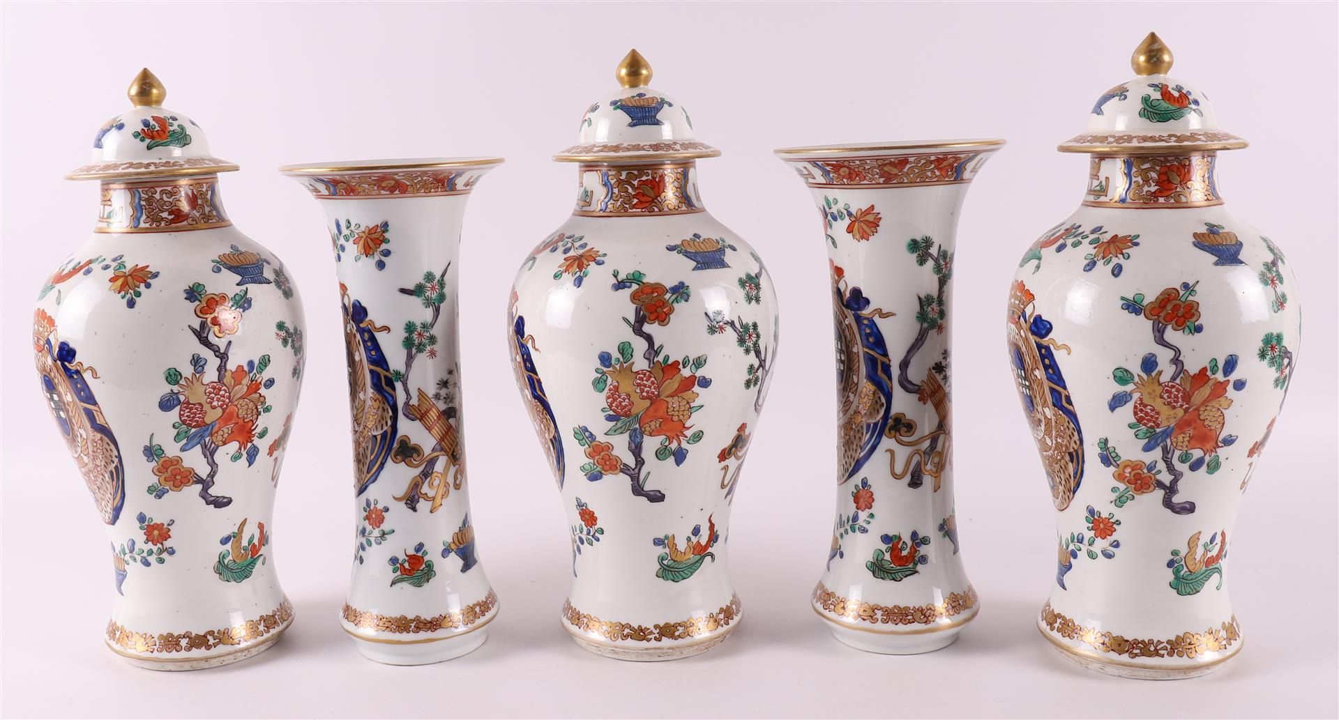 A five-piece export porcelain Chinose cabinet set, France, Samson, 19th century. - Image 2 of 10