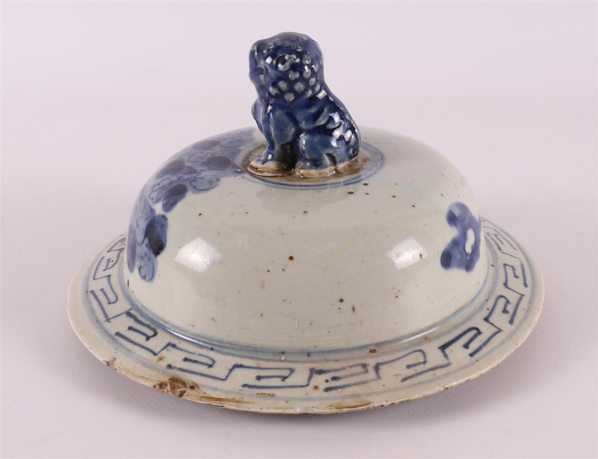 A blue/white porcelain vase with cover, China, 19th century. - Bild 10 aus 12
