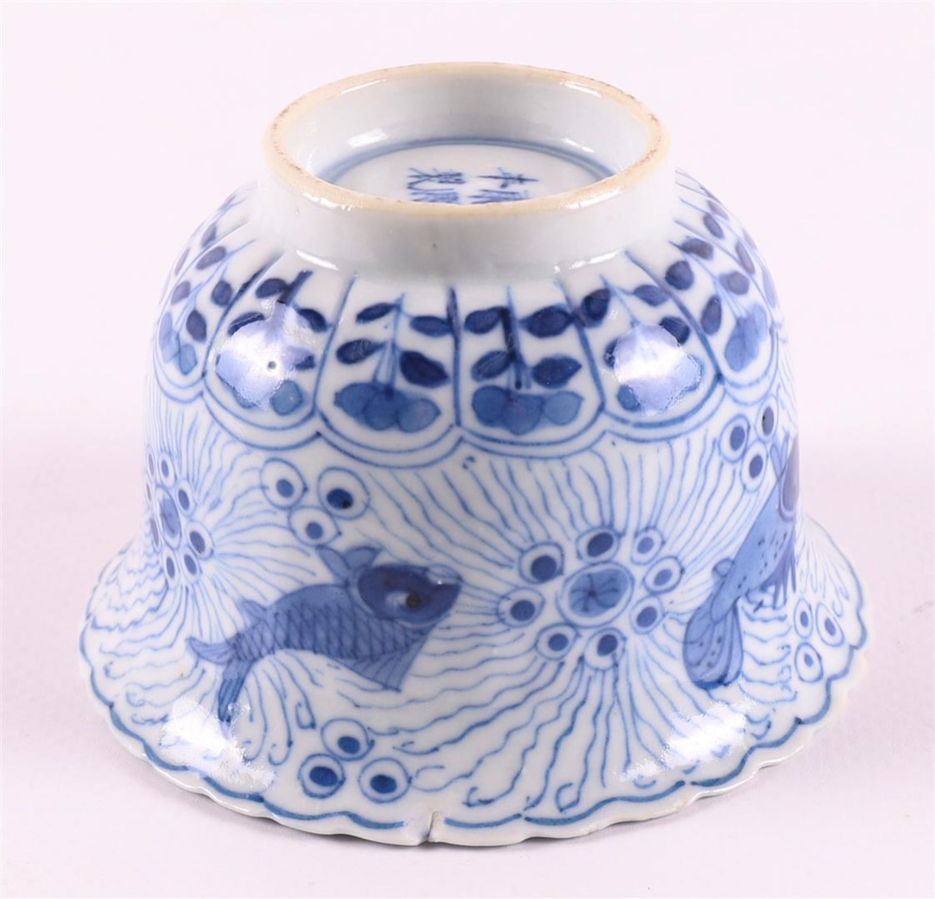 A blue/white porcelain contoured dish, China, Kangxi, around 1700. - Bild 15 aus 15