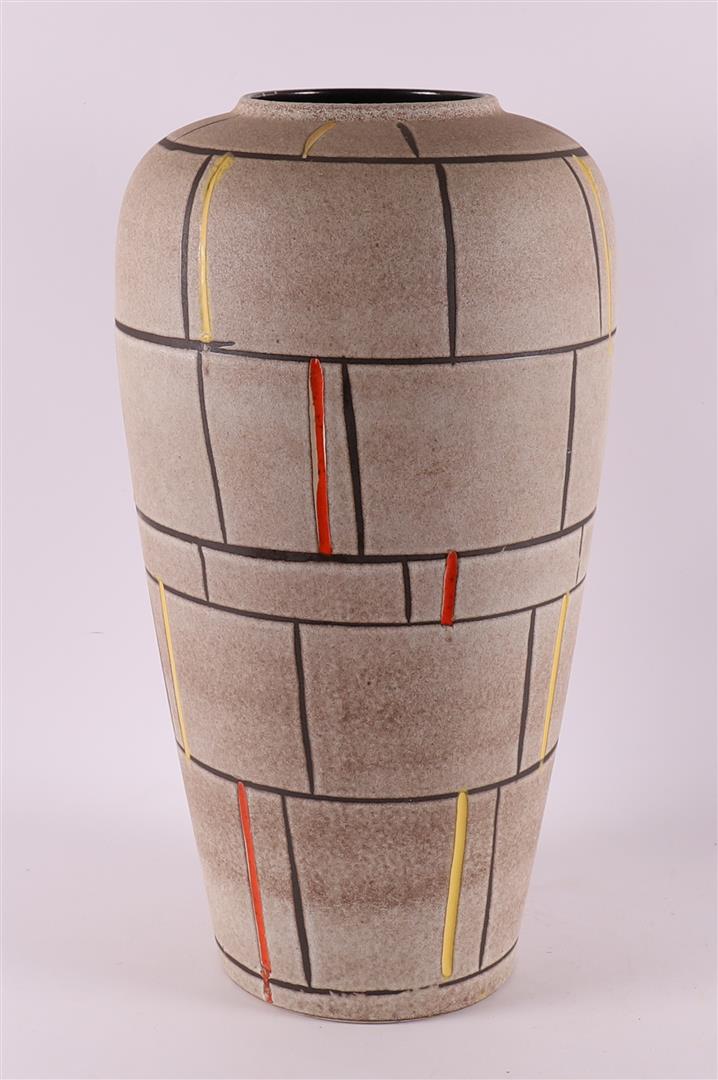 A porcelain vase with geometric decor, Germany, 1950s/60s.