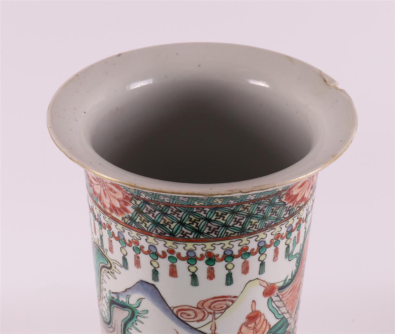 A cylindrical porcelain famille verte vase, China, circa 1900. - Image 6 of 8