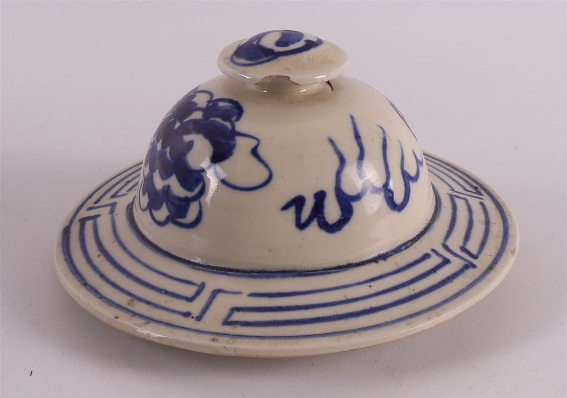 A blue/white porcelain vase with cover, China, 19th century. - Bild 10 aus 11