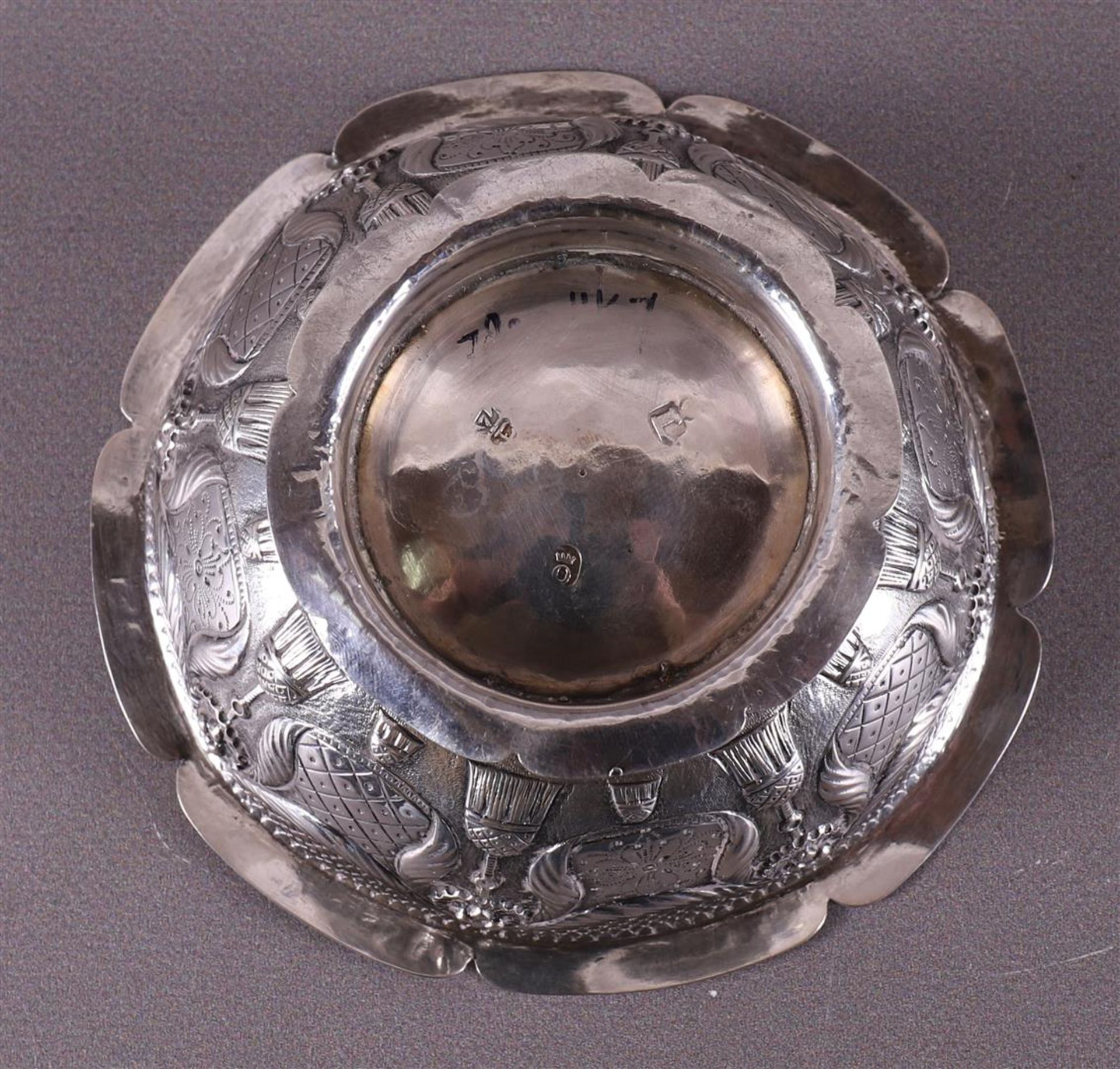 A silver round cream bowl, Friesland, 4th quarter 18th century. - Bild 4 aus 4