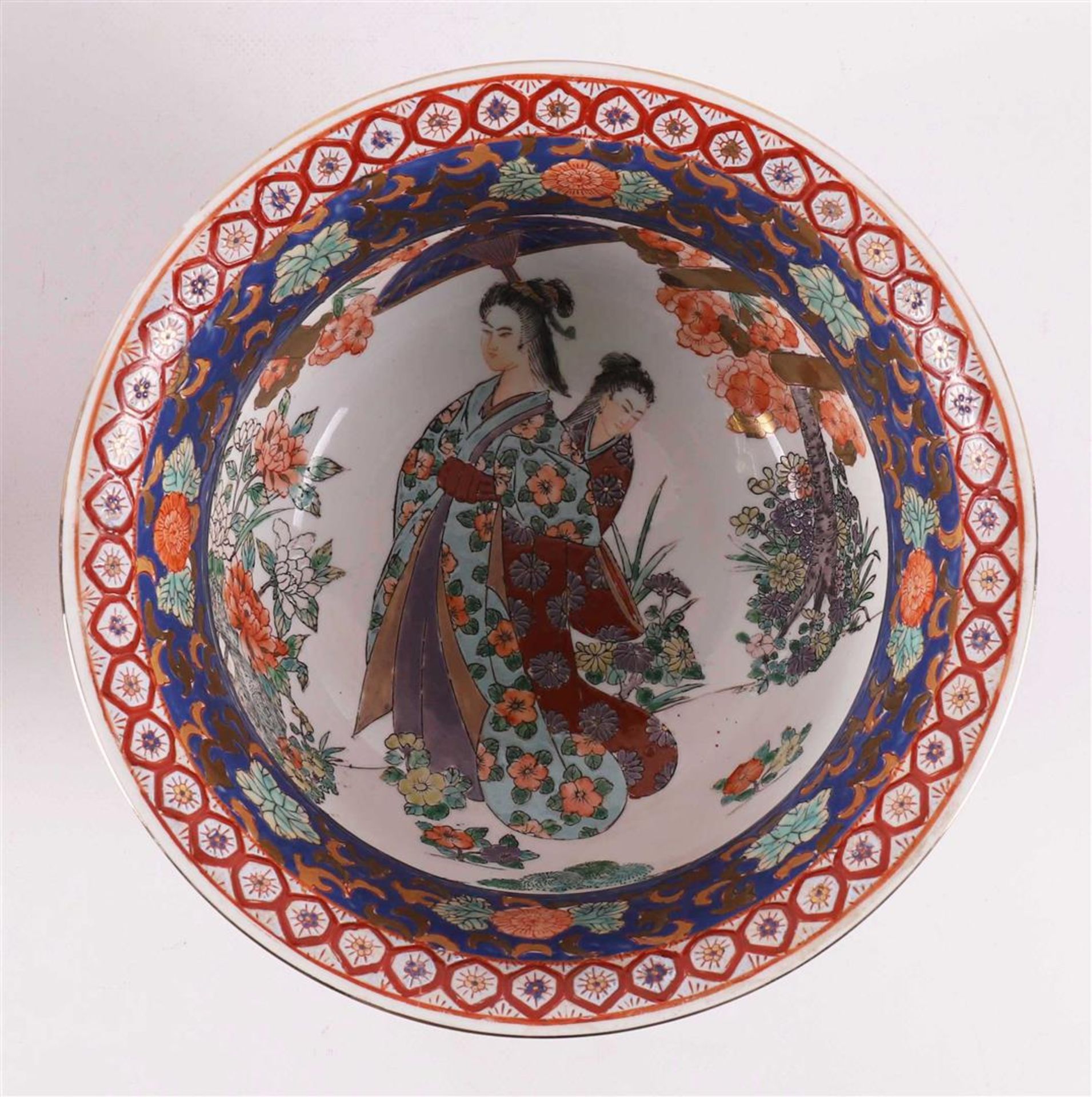 A pair of porcelain bowls on a stand, Japan, 20th century. - Image 7 of 8