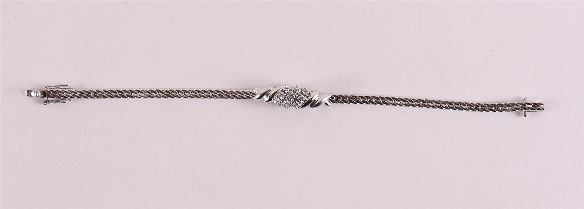 A 14 kt white gold bracelet with 9 diamonds. - Bild 2 aus 3