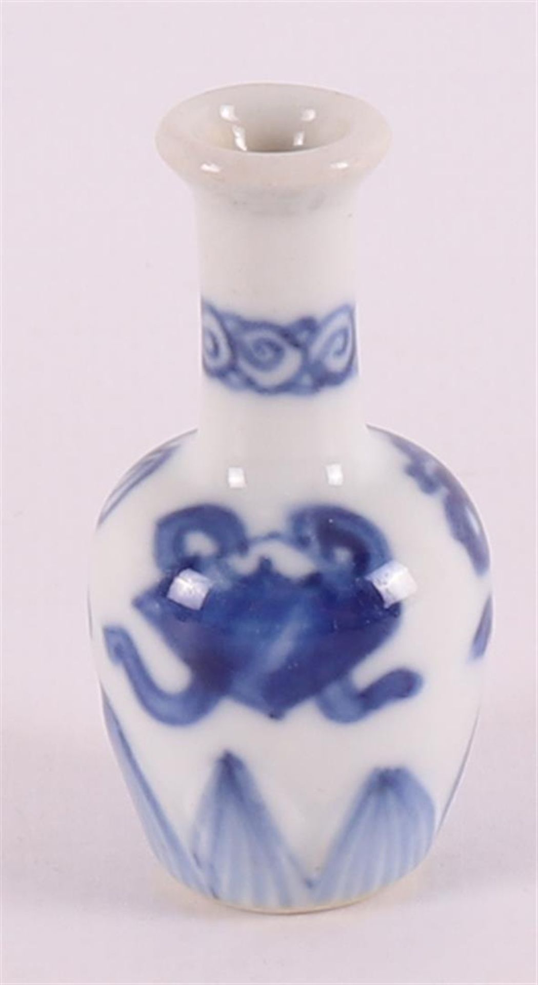 A lot of various Chinese porcelain, including 18th century. - Image 12 of 15