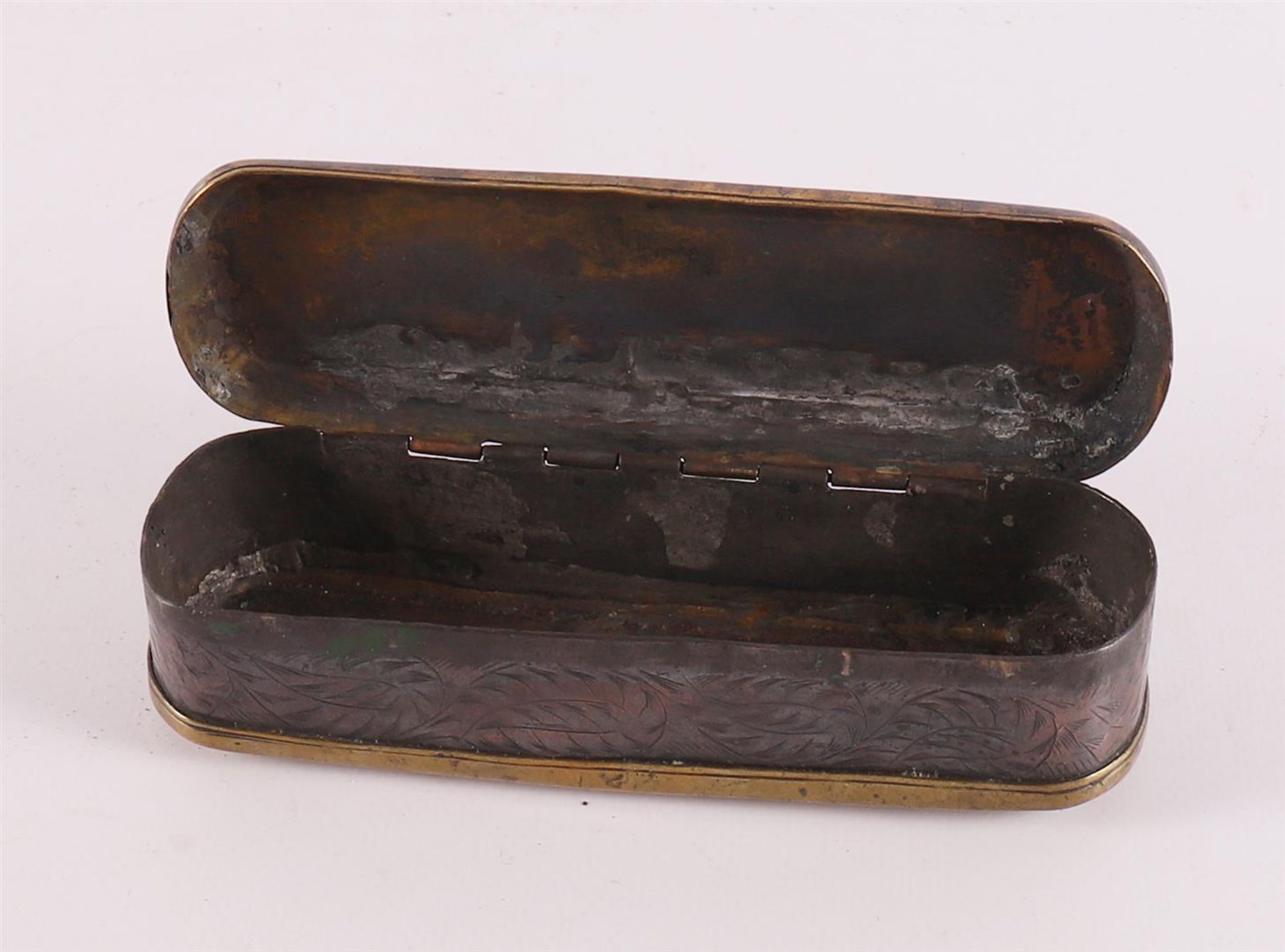 Two various brass tobacco boxes, 18th century. - Image 8 of 8