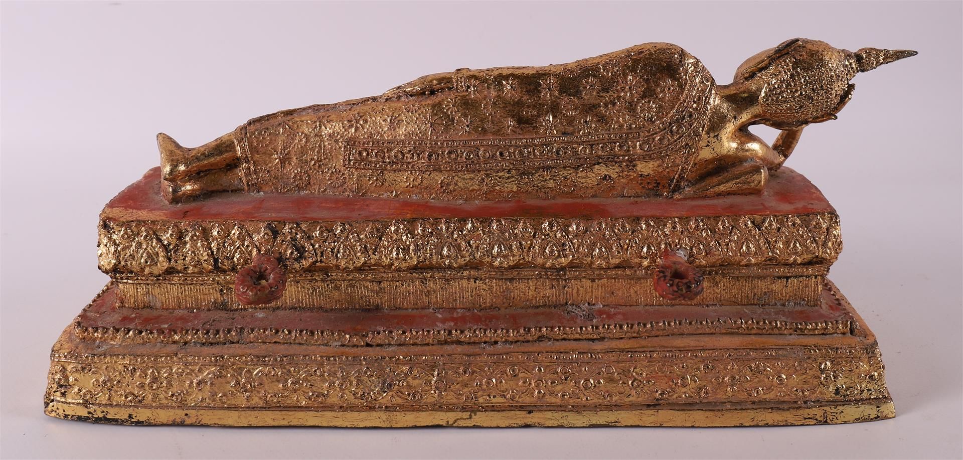 A gilded reclining Buddha, Thailand, 20th century. - Image 2 of 6