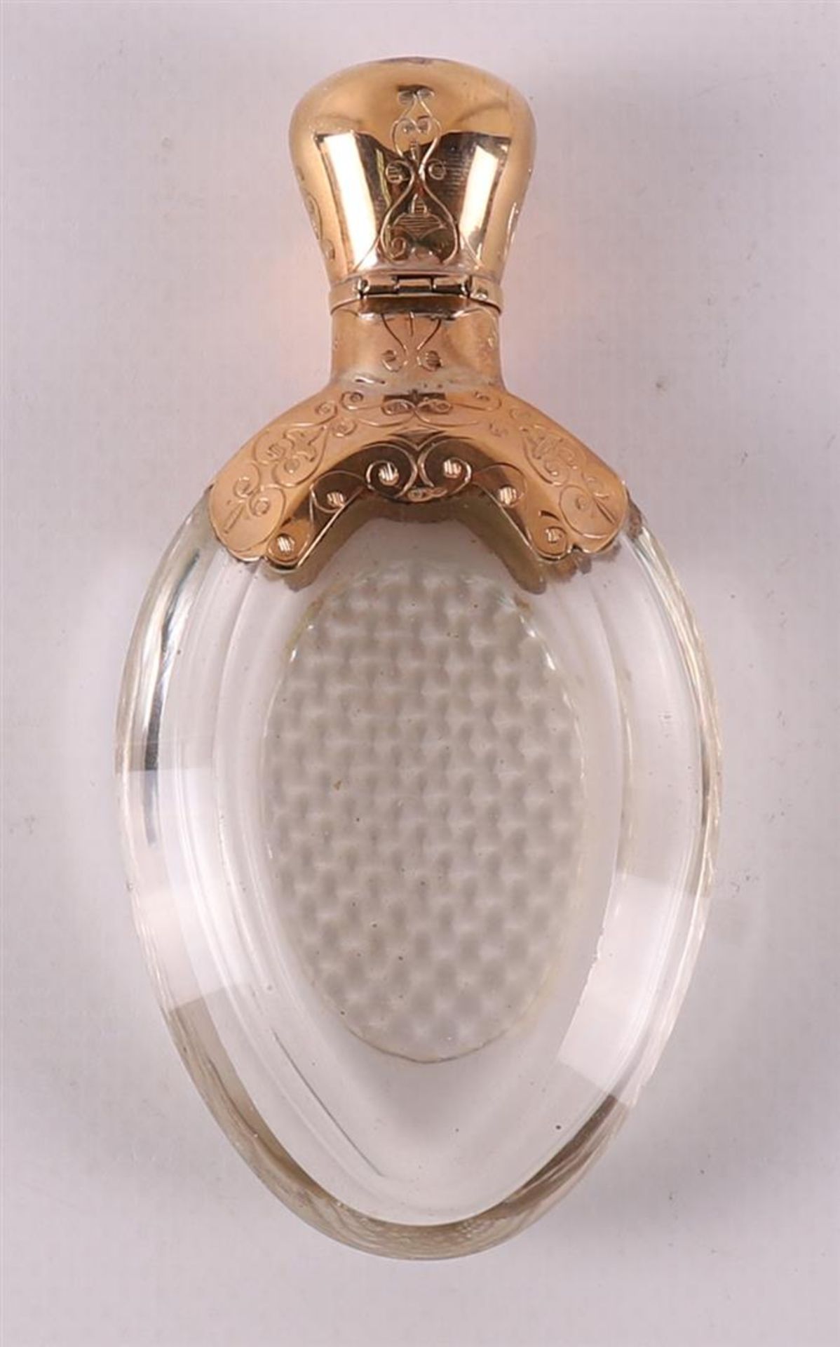 A clear crystal odor flask with gold lid and frame, around 1900 - Bild 3 aus 8