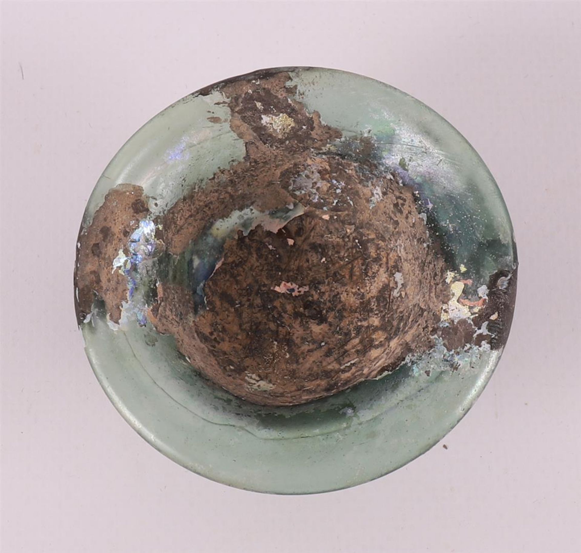 A Roman glass vase and bowl and bracelet, 2nd - 4th century. - Bild 11 aus 14