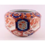 A faceted porcelain Imari cachepot, Japan, Meiji, 19th century.