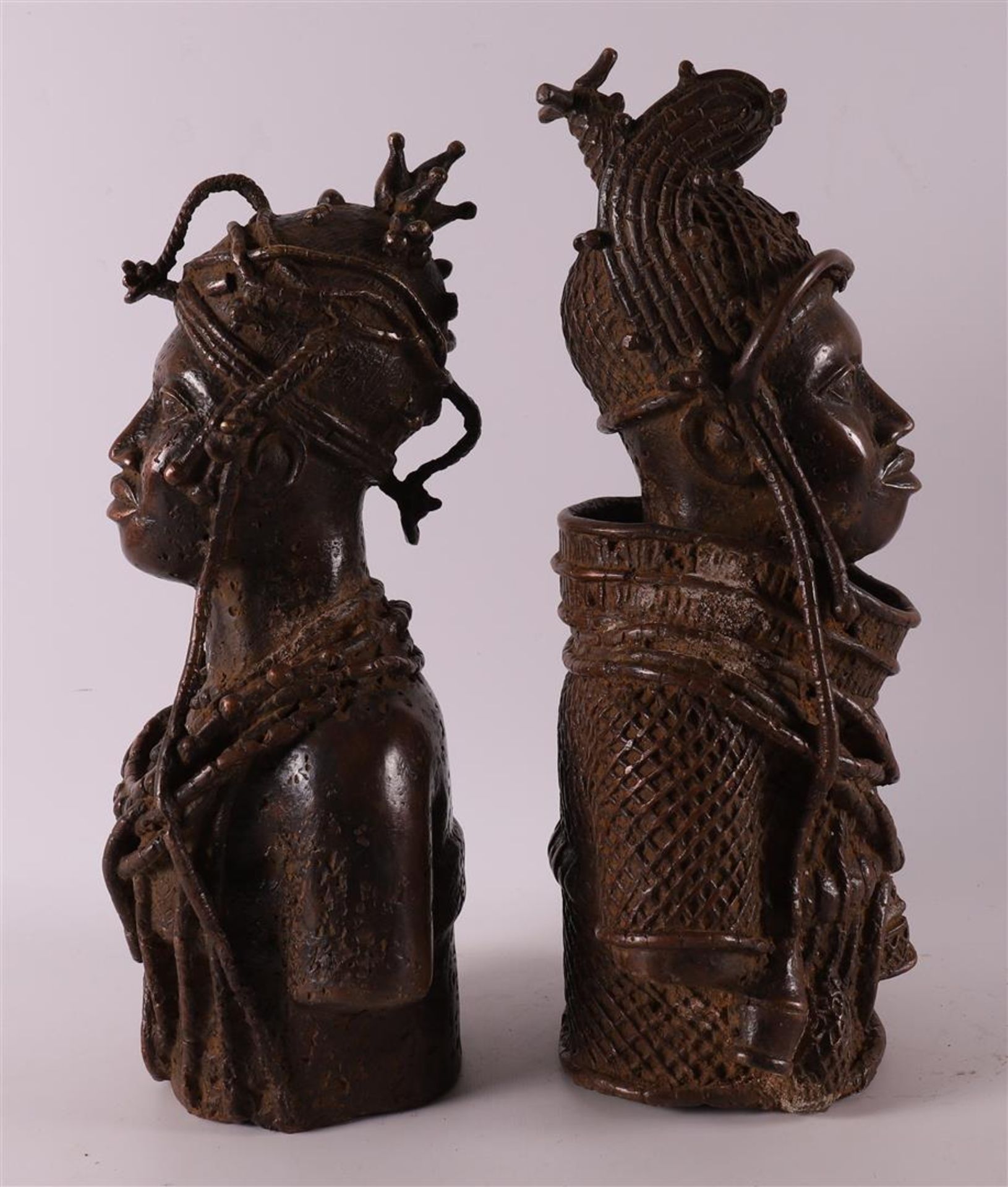 A brown patinated Benin bronze of a royal couple, Africa, Nigeria, 20th century - Image 4 of 4