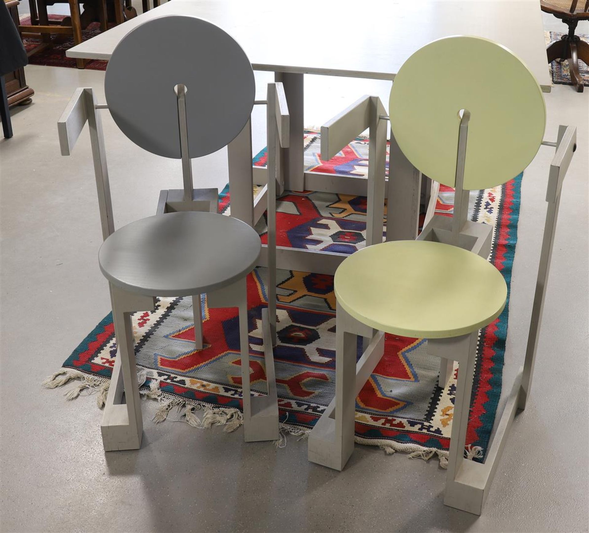 A designer dining room table and four chairs, design: Henk Lampe (Sneek 1951) - Image 5 of 8