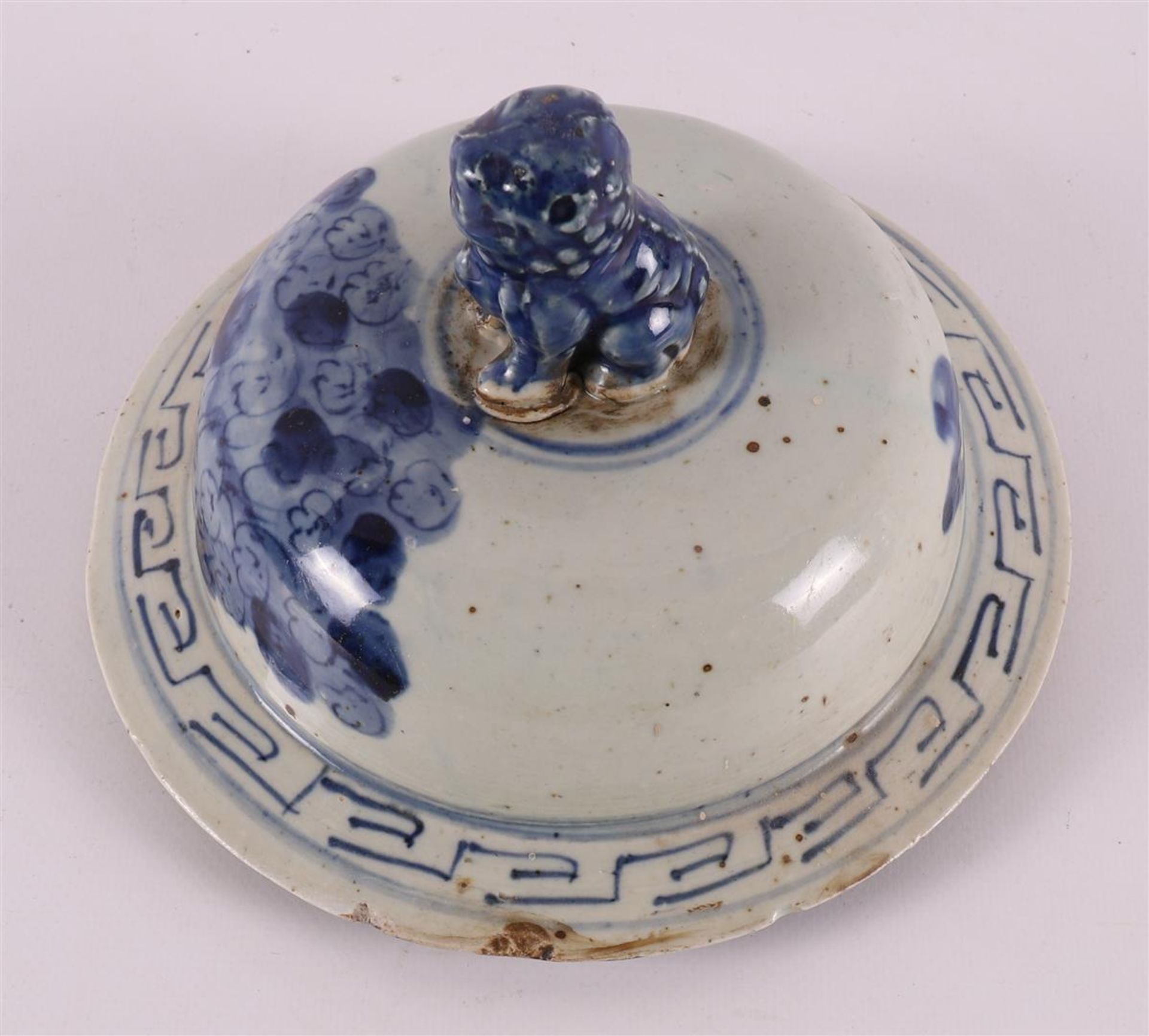 A blue/white porcelain vase with cover, China, 19th century. - Bild 12 aus 12