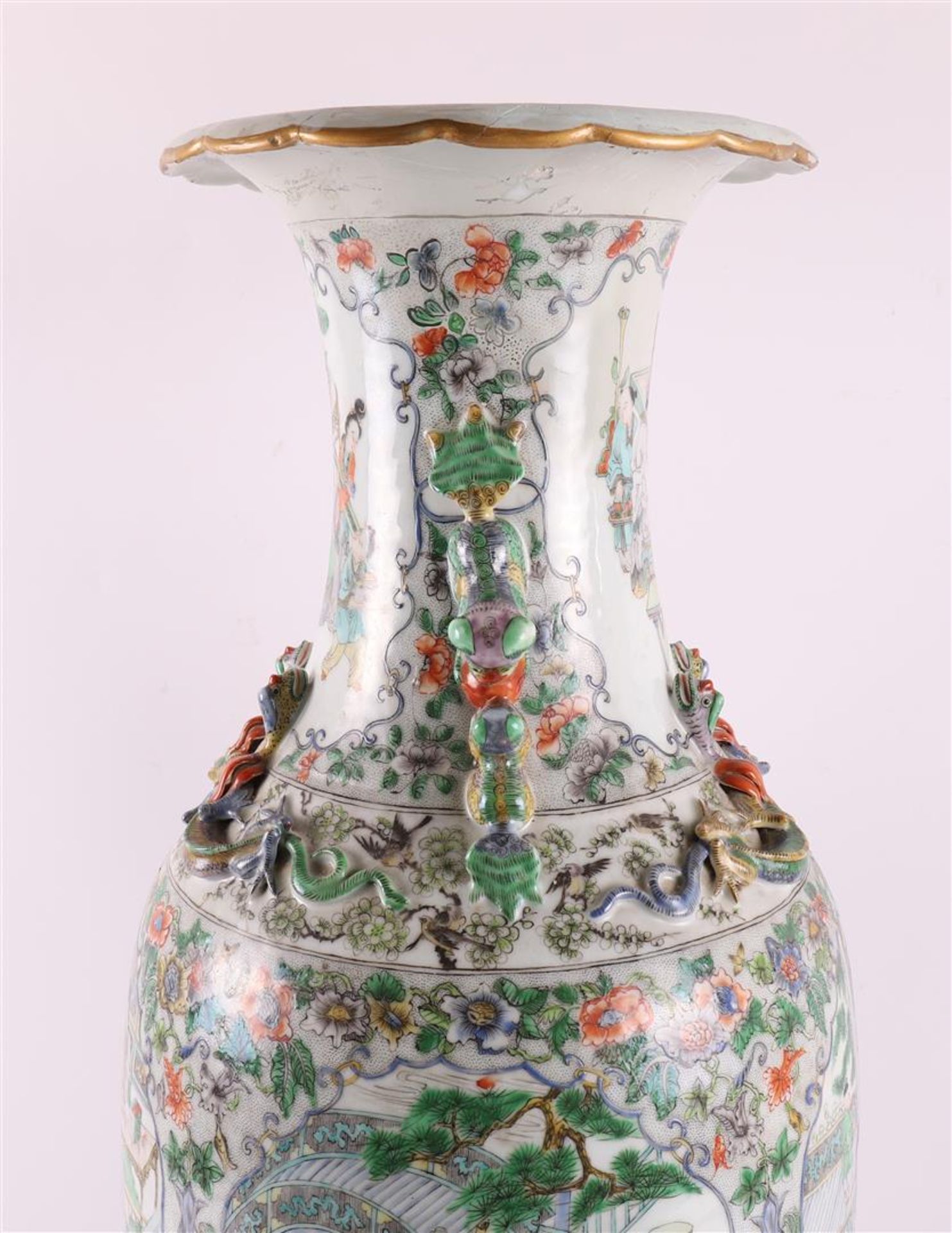 A porcelain baluster-shaped famille verte vase, China, 19th century. - Bild 11 aus 19
