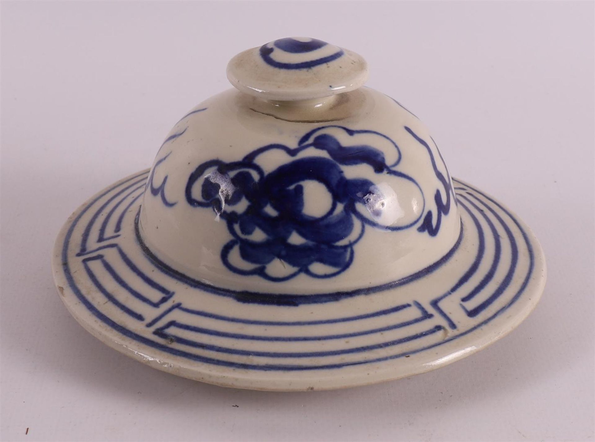 A blue/white porcelain vase with cover, China, 19th century. - Bild 9 aus 11