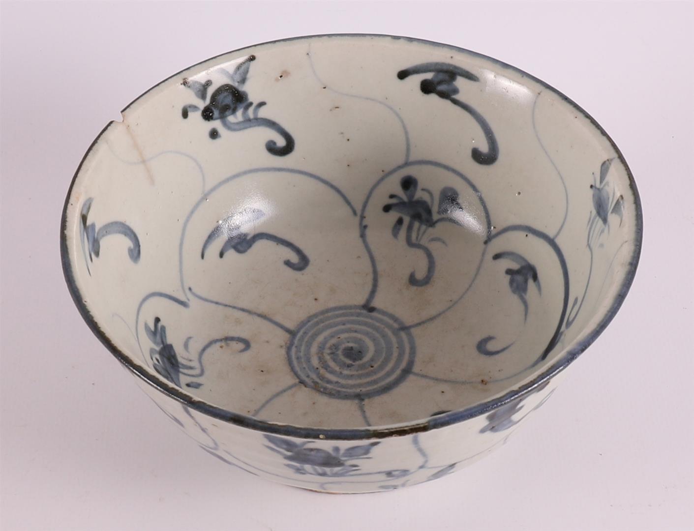 A lot of various Chinese porcelain, including Dog of Foo cencer, 18th century - Image 7 of 17