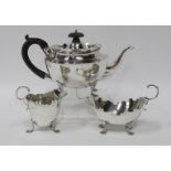A silver teapot with ebony handle, England, Chester, 1902.