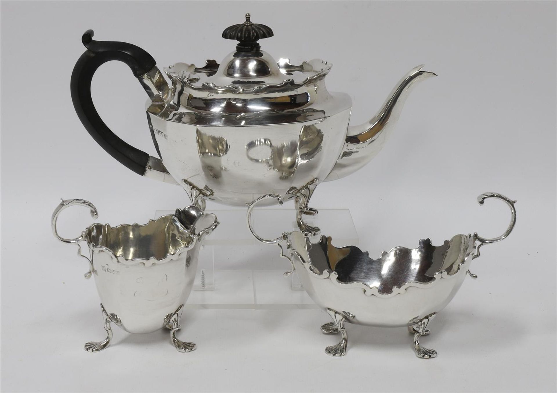 A silver teapot with ebony handle, England, Chester, 1902.