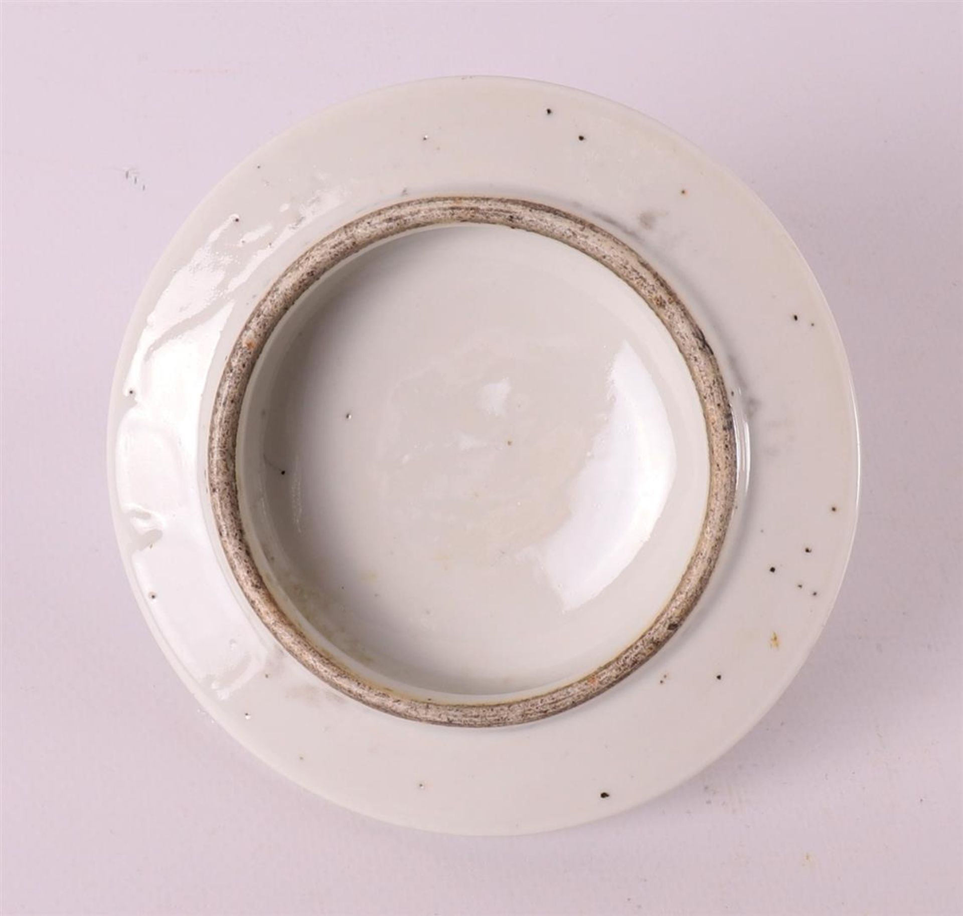 A porcelain lidded jar (not matching), China, late 19th century. - Bild 8 aus 8