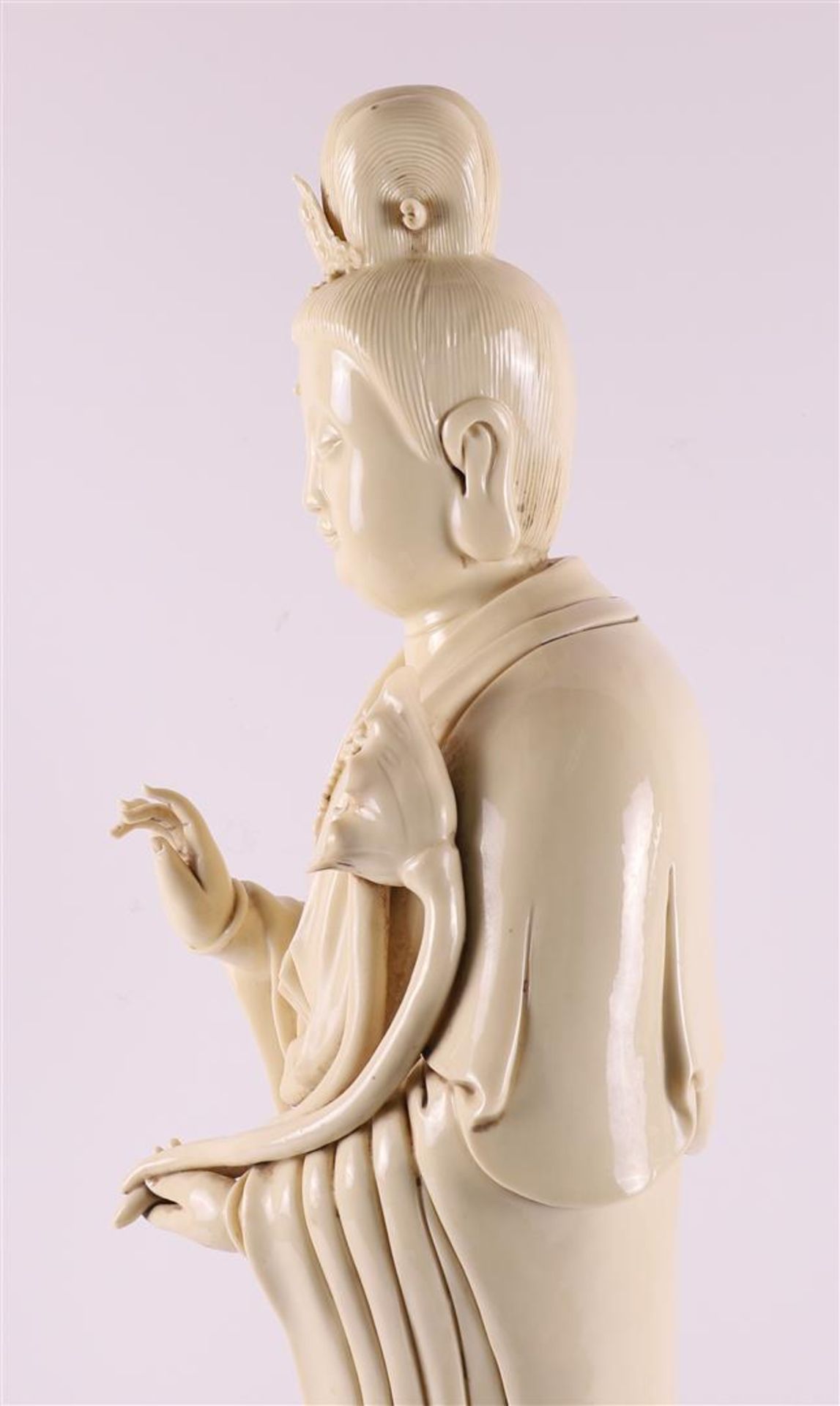 A white Chinese Kwan Yin standing on a lotus crown, China, 20th century. - Image 8 of 15