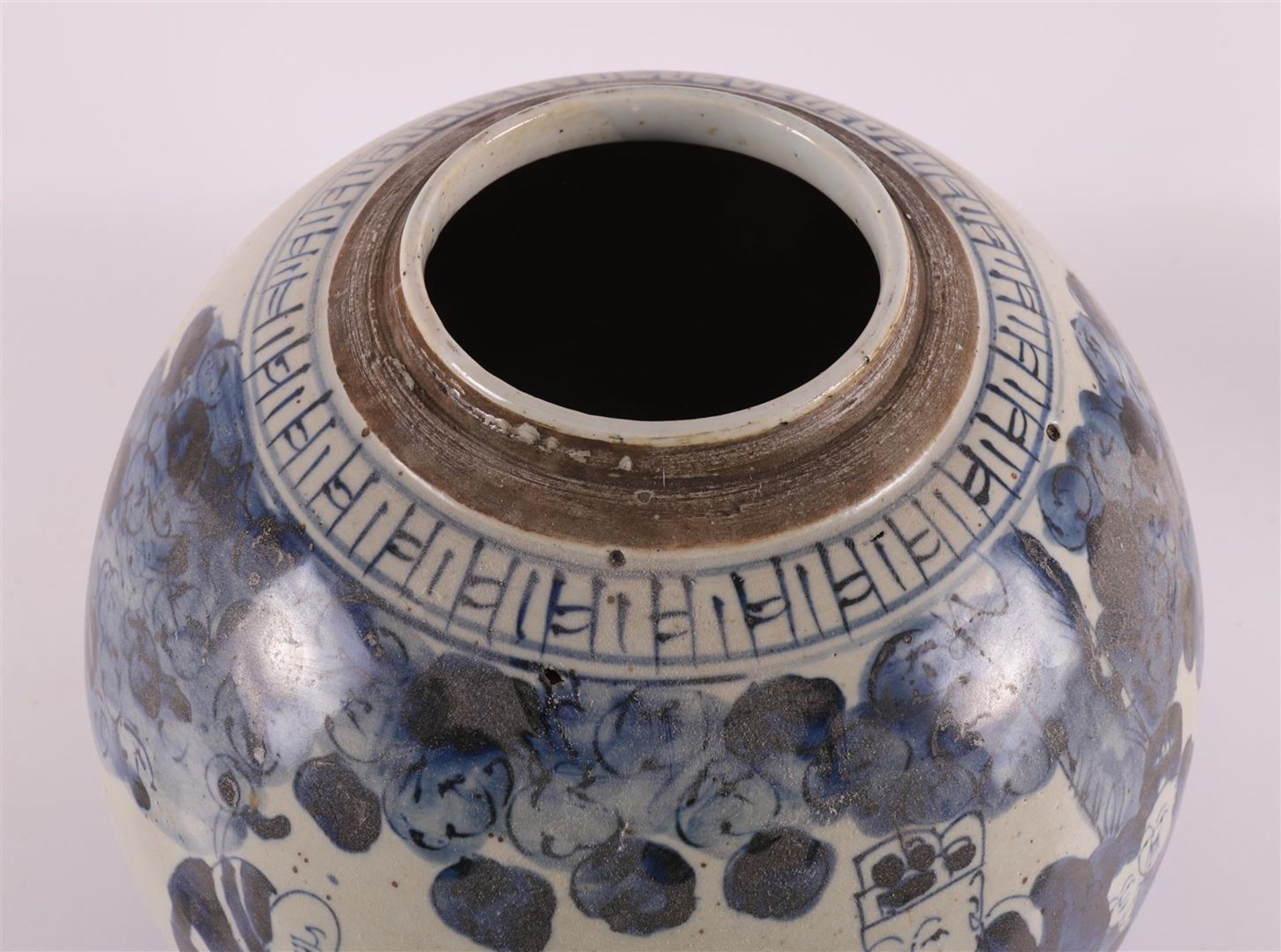 A blue/white porcelain ginger jar with lid, China, 19th century. - Bild 7 aus 12