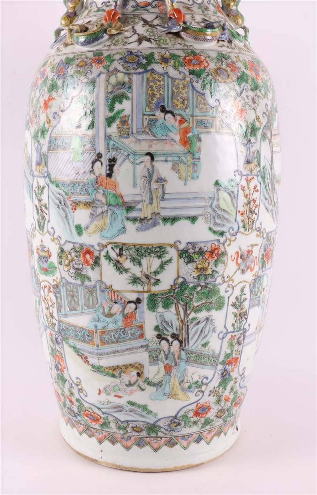 A porcelain baluster-shaped famille verte vase, China, 19th century. - Bild 3 aus 19
