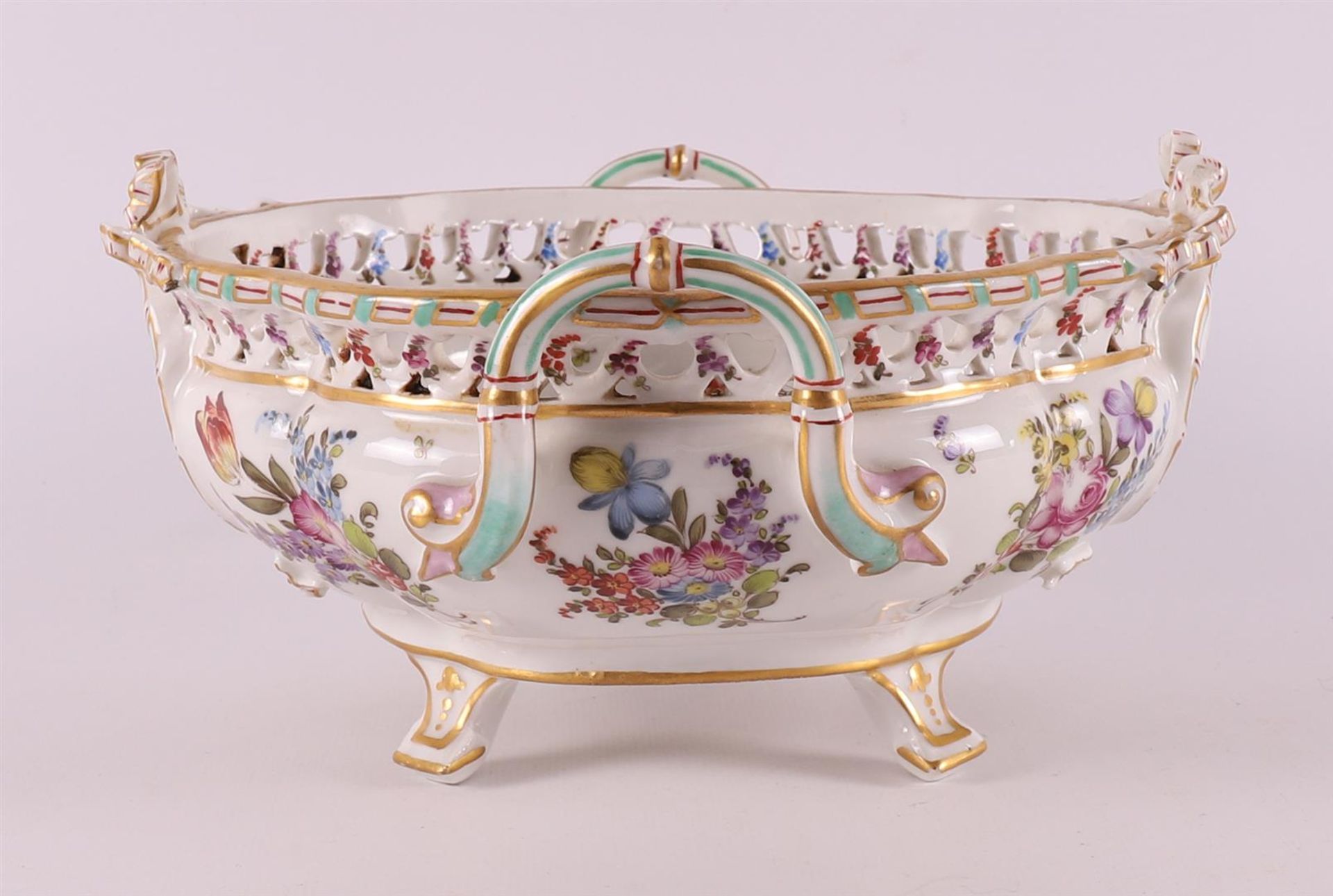 A porcelain fruit bowl, after a Meißen example, Germany, 20th century. - Bild 3 aus 9