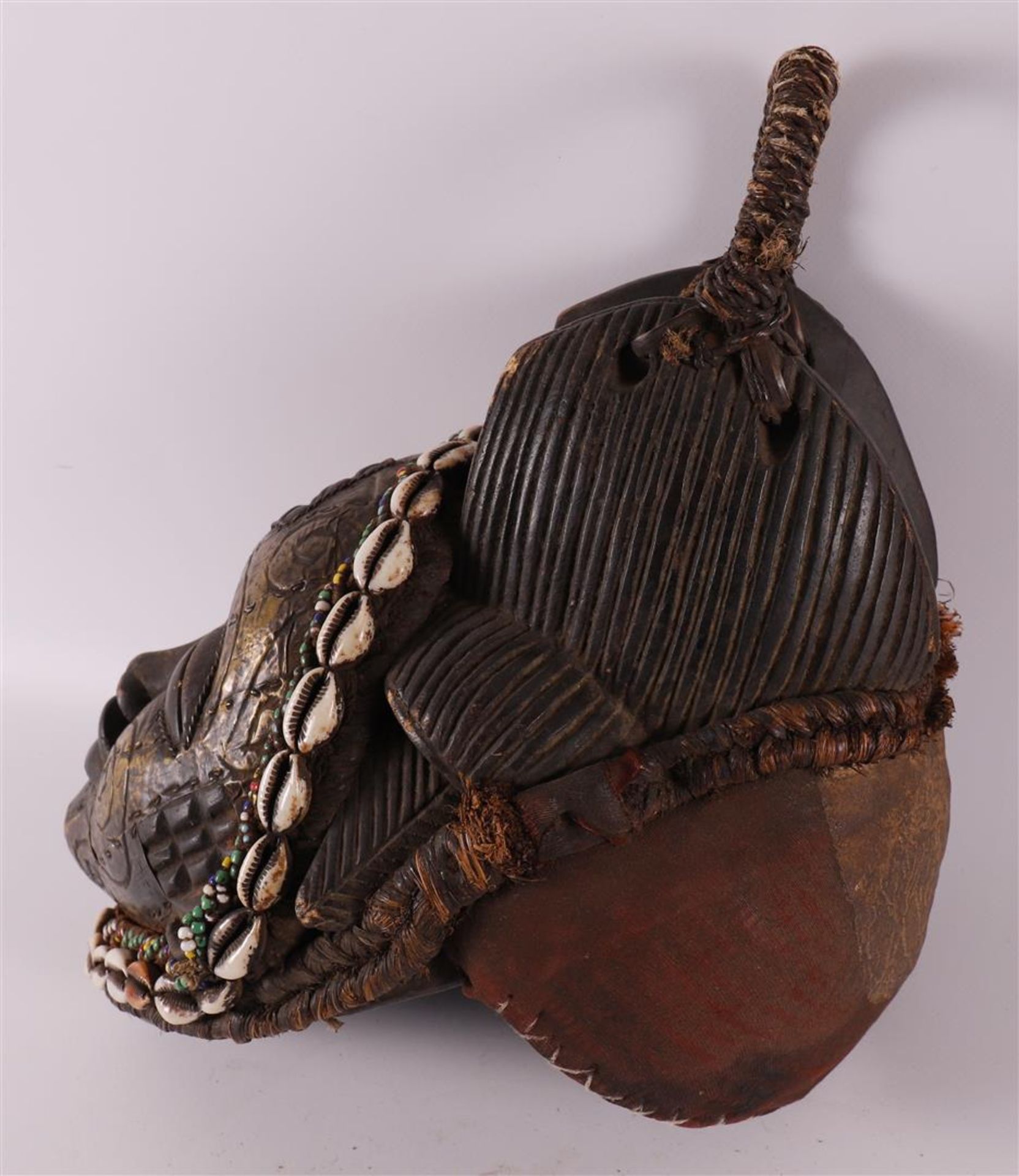 A carved wooden and brass 'Mourning mask', Punu, Gabon, Africa, 20th century - Bild 6 aus 6