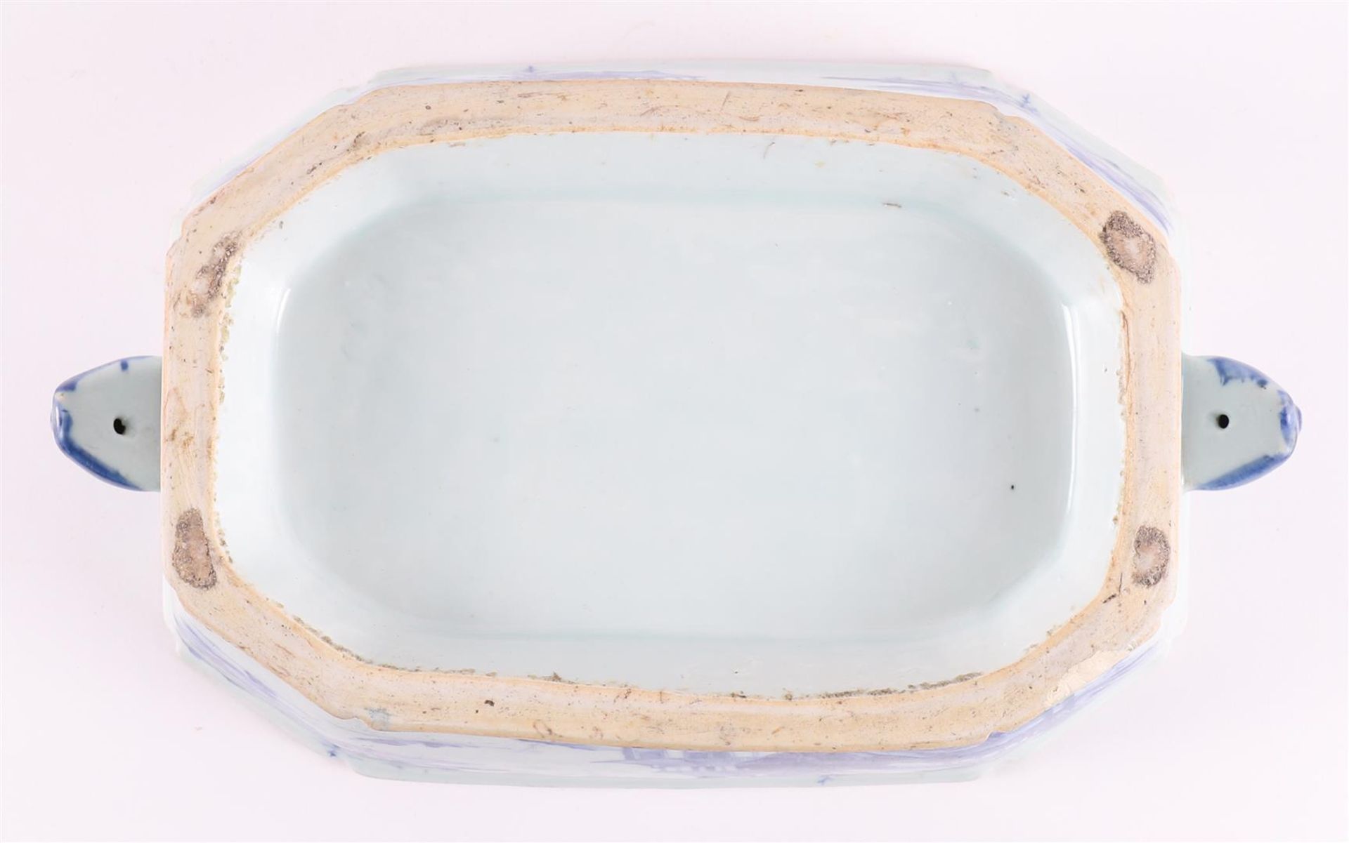 A blue/white porcelain tureen, China, Qianlong, 18th century. - Image 10 of 12