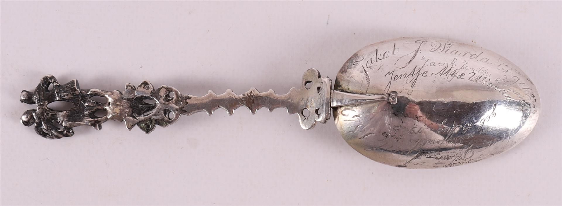 A silver birth spoon with crowning couple, Friesland, 19th century. - Image 3 of 3
