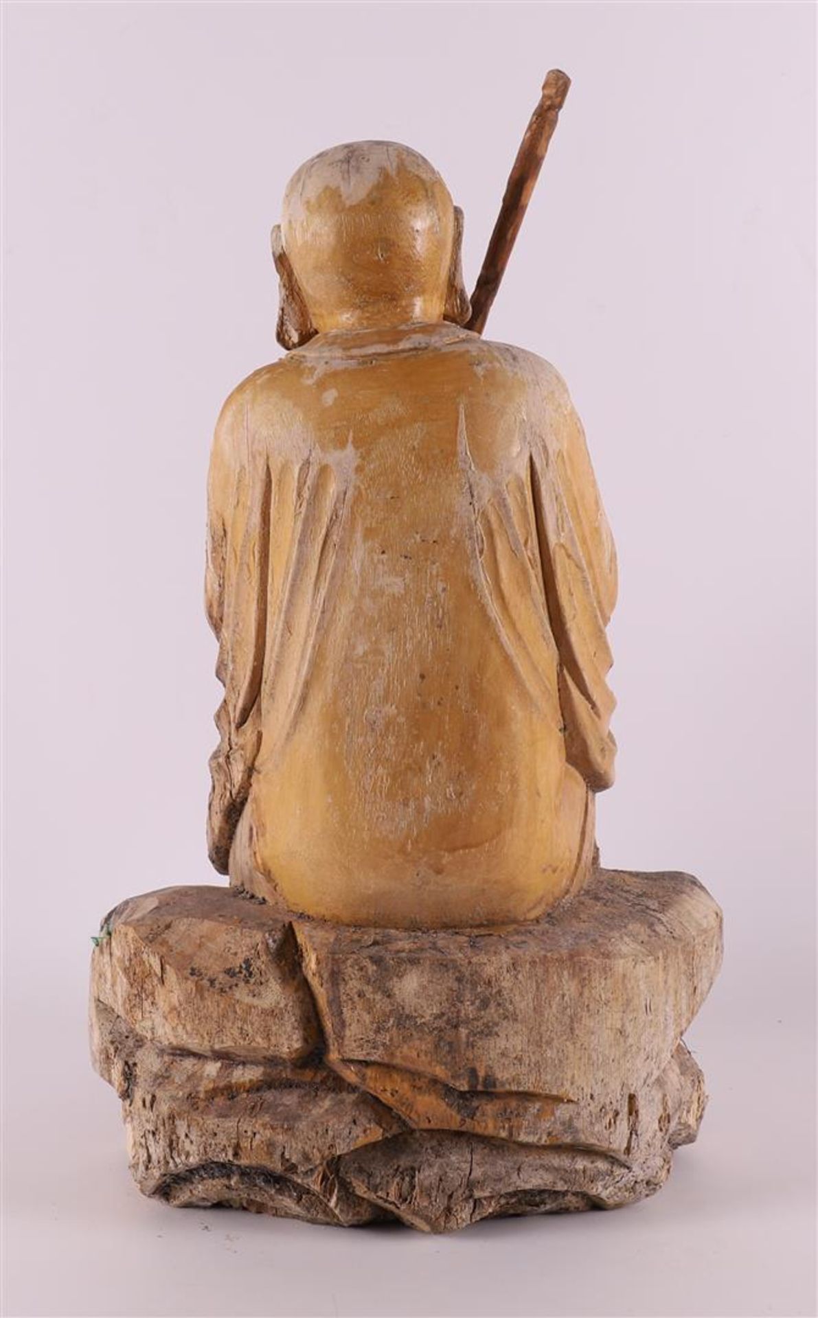 A carved wooden philosopher with staff, China, 2nd half of the 19th century. - Image 2 of 4