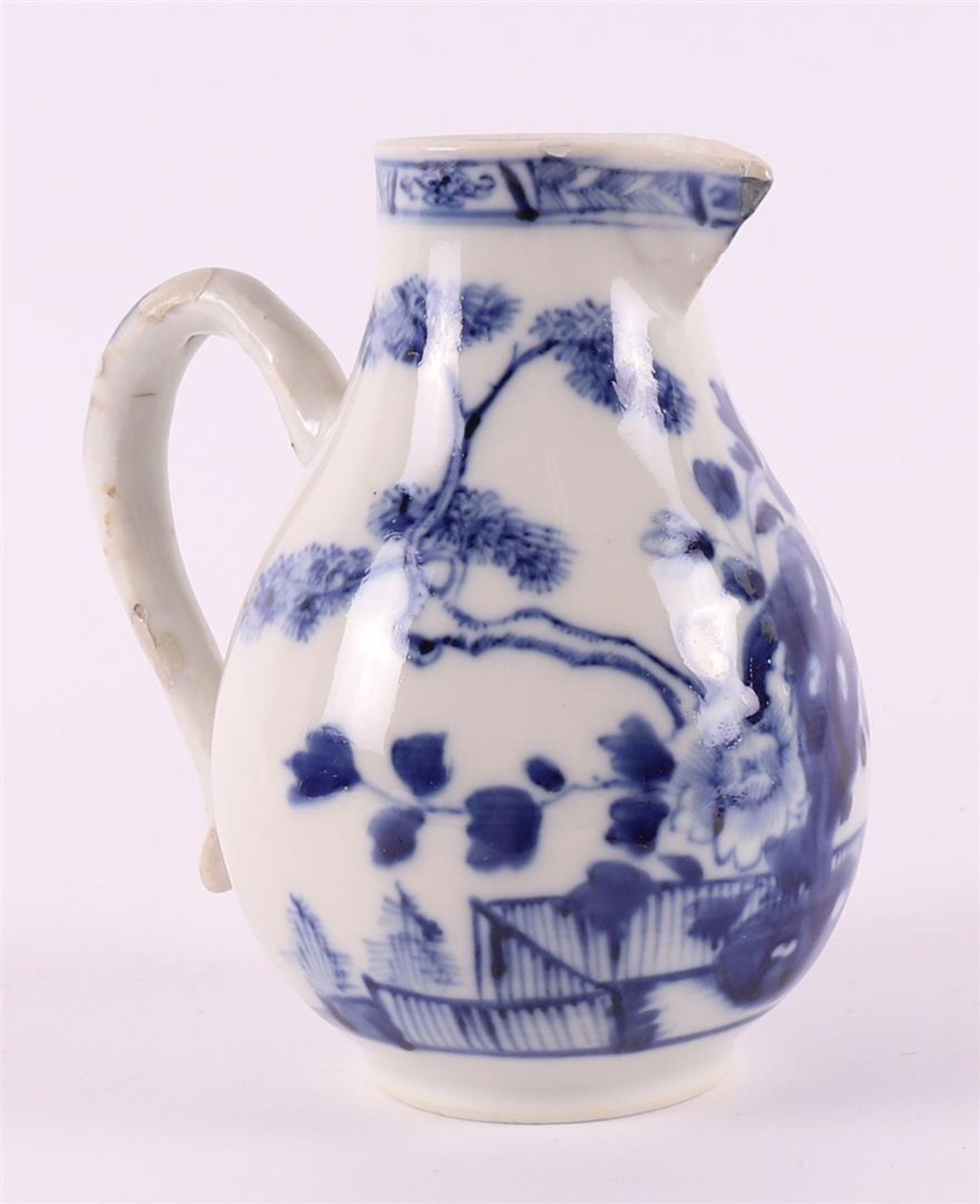 A blue and white porcelain milk jug, China, Qianlong 18th century. - Bild 2 aus 6