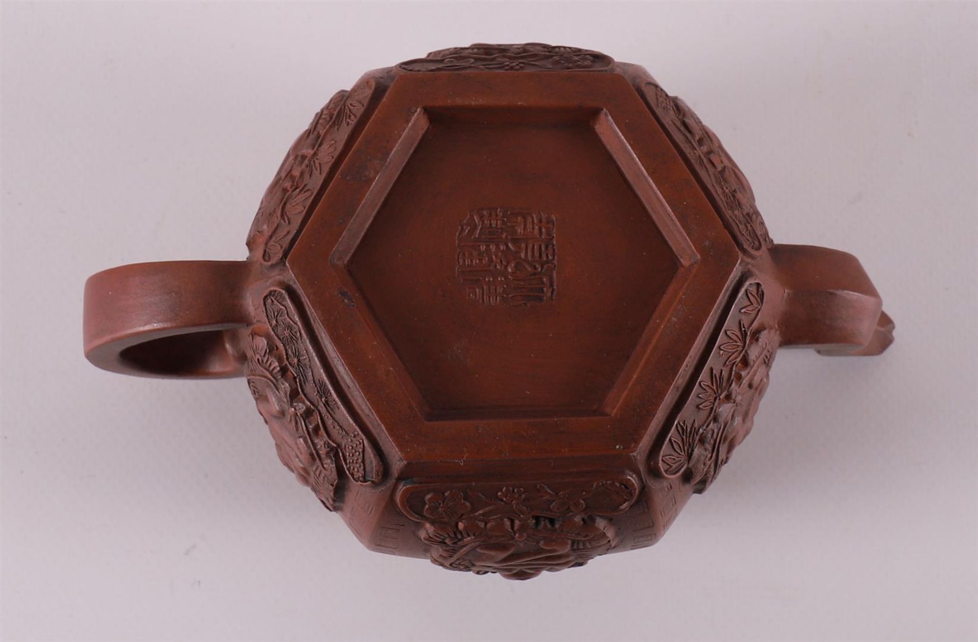 A yixing stoneware hexagonal teapot, China, 20th century. - Bild 8 aus 11