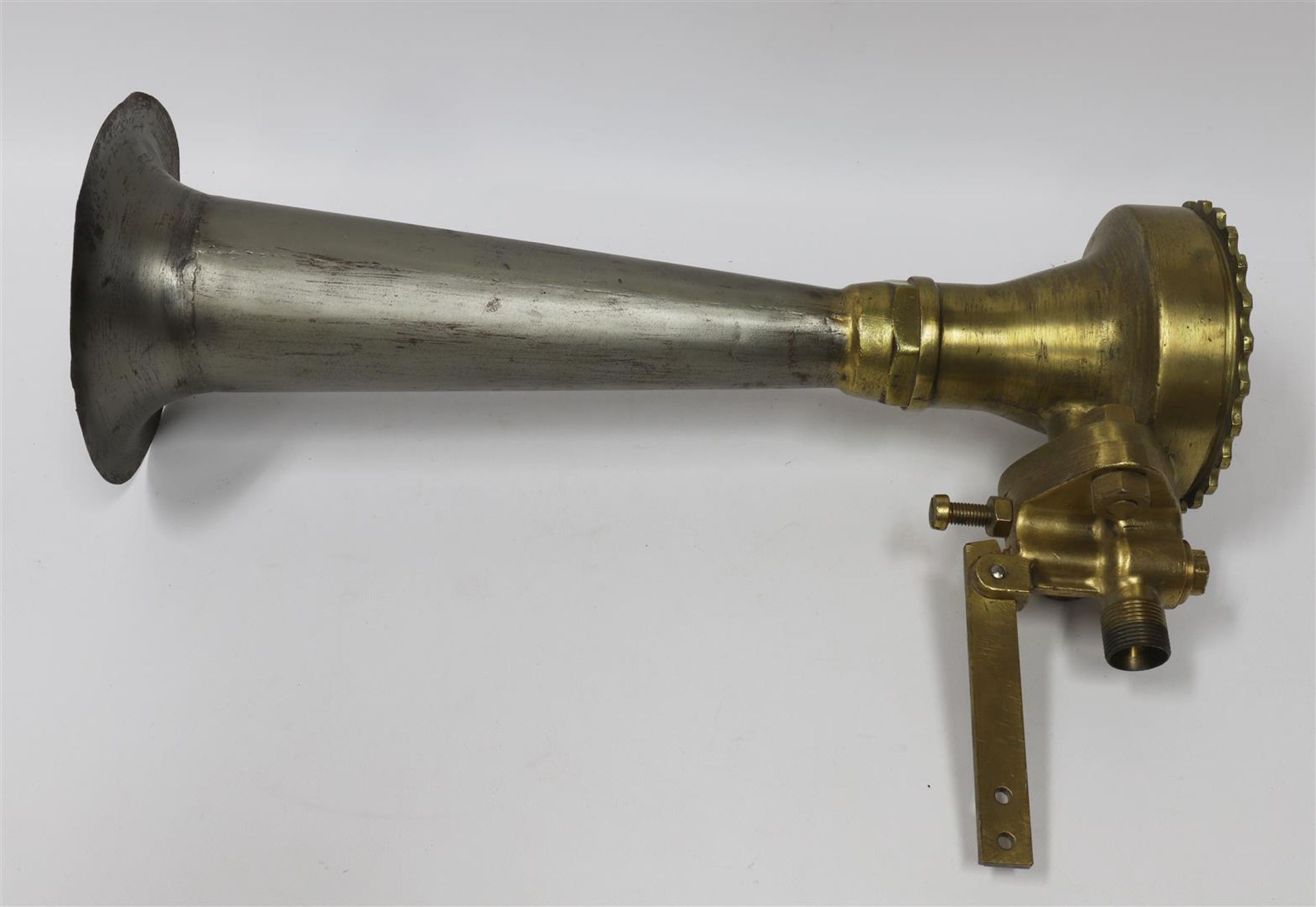 A bronze and metal ship's horn, 20th century. - Bild 2 aus 3