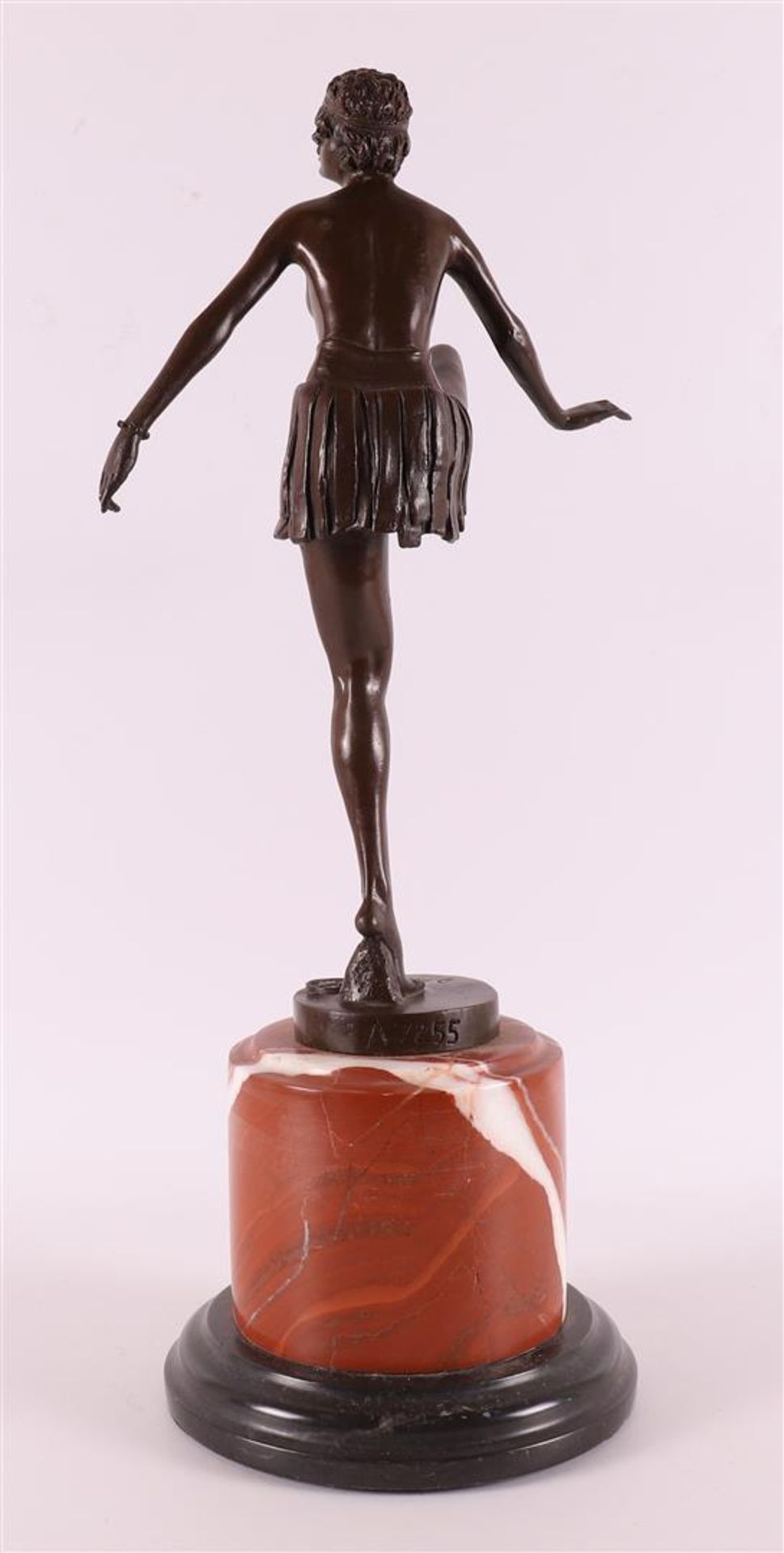 A brown patinated bronze Art Deco sculpture of a dancer with a skirt, - Bild 4 aus 6