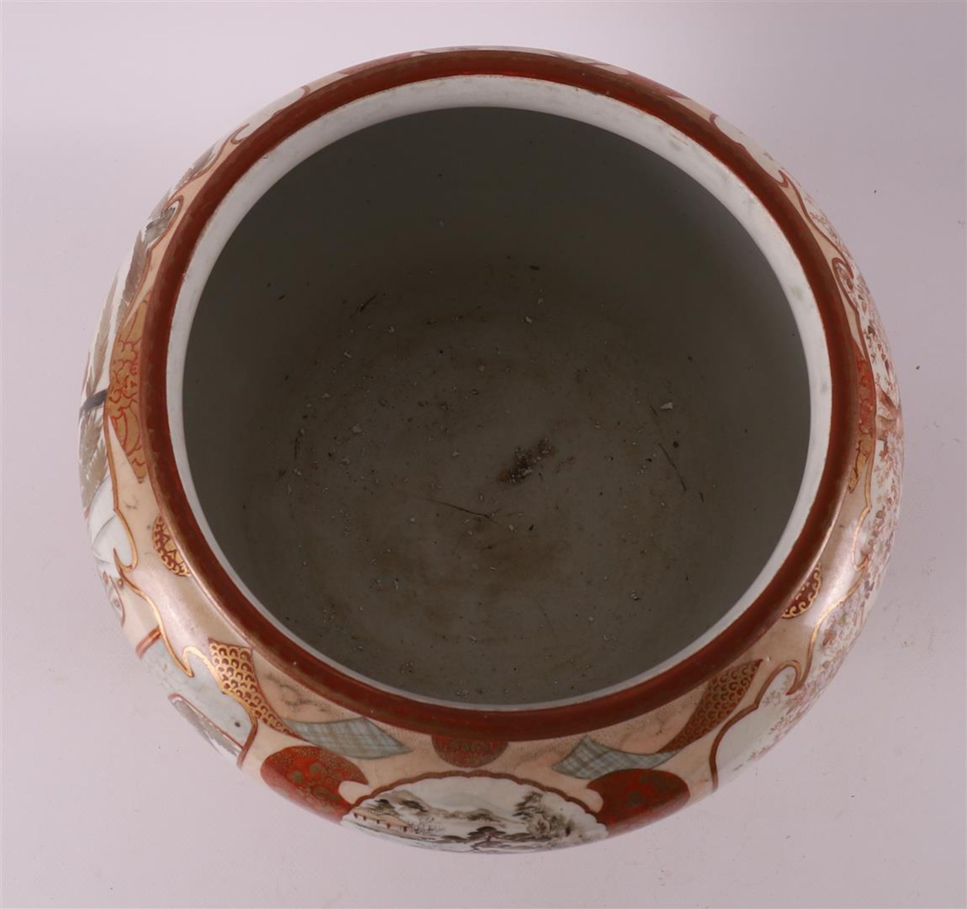 A kutani porcelain cache pot on a loose base, Japan, Meiji, around 1900. - Bild 5 aus 6