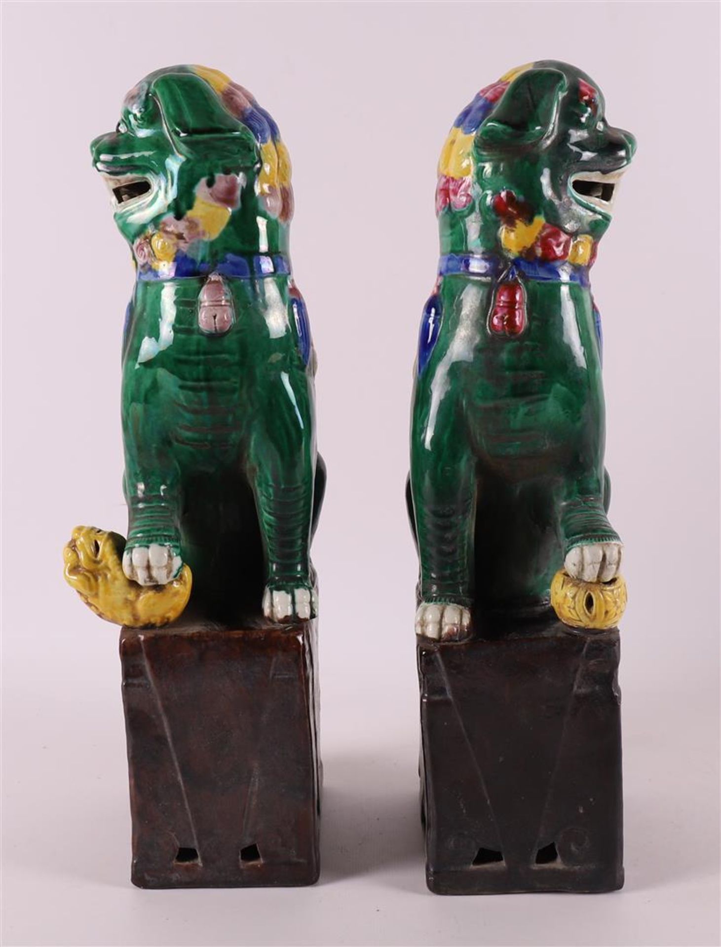 A pair of Sansai porcelain Dog of Foo, China, 20th century. - Image 4 of 5