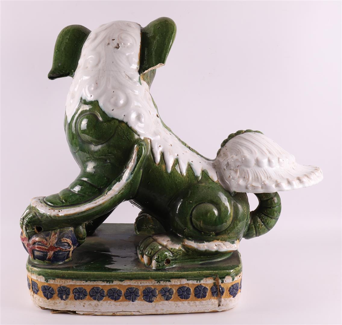 A green/white glazed sitting Dog of Foo, China, circa 1900 - Image 4 of 8