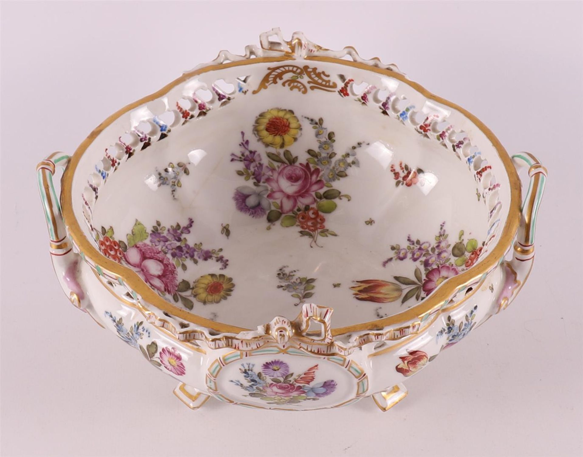 A porcelain fruit bowl, after a Meißen example, Germany, 20th century. - Bild 2 aus 9