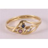 An 18 kt yellow gold women's ring, set with three colored stones.