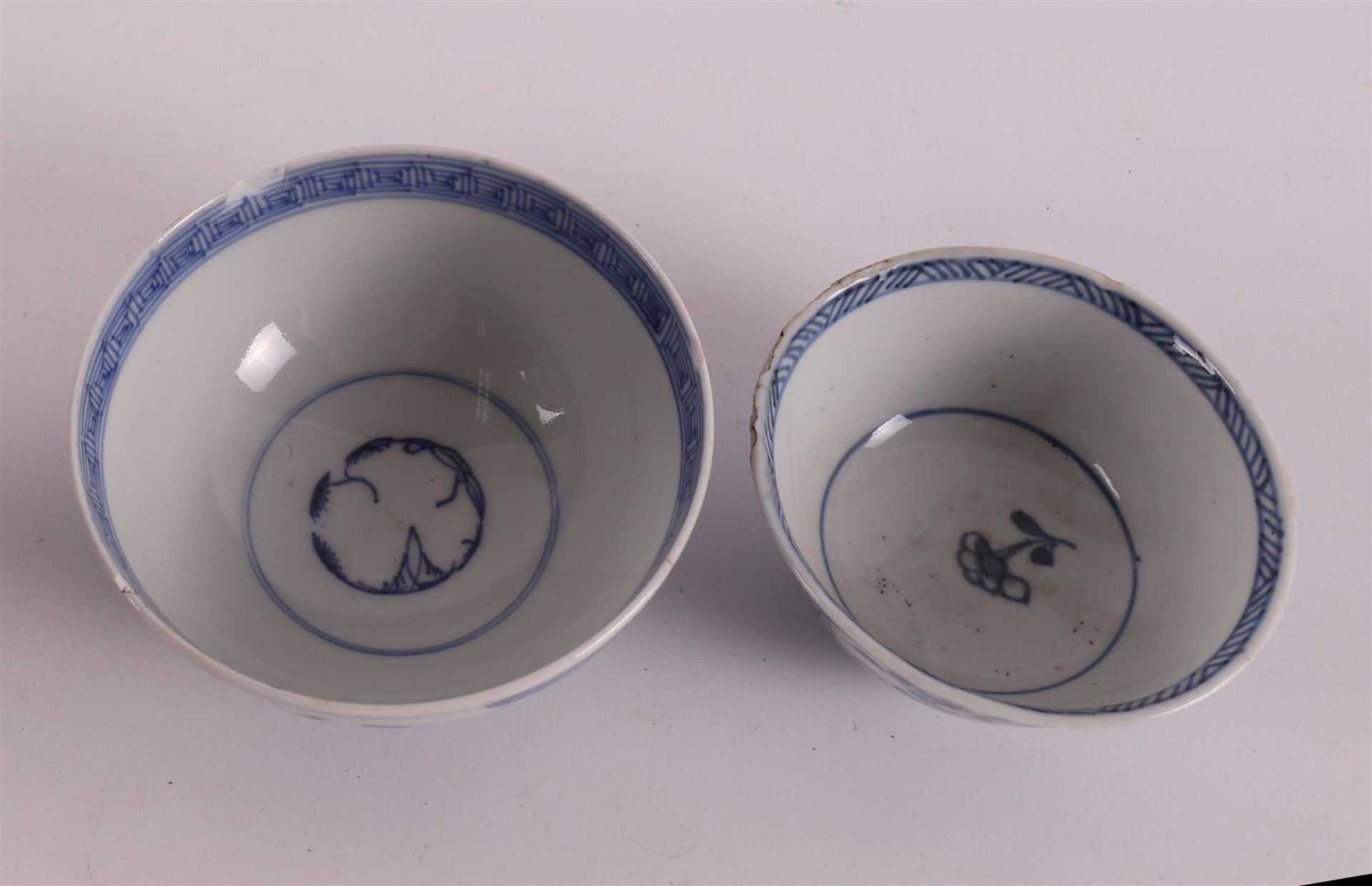 A lot of various blue/white porcelain, China/Japan, including 18th century. - Image 17 of 19