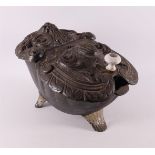 A cast iron so-called frog coal box, ca. 1910.