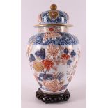 A baluster-shaped porcelain Imari lidded vase, France, Samson, 19th century
