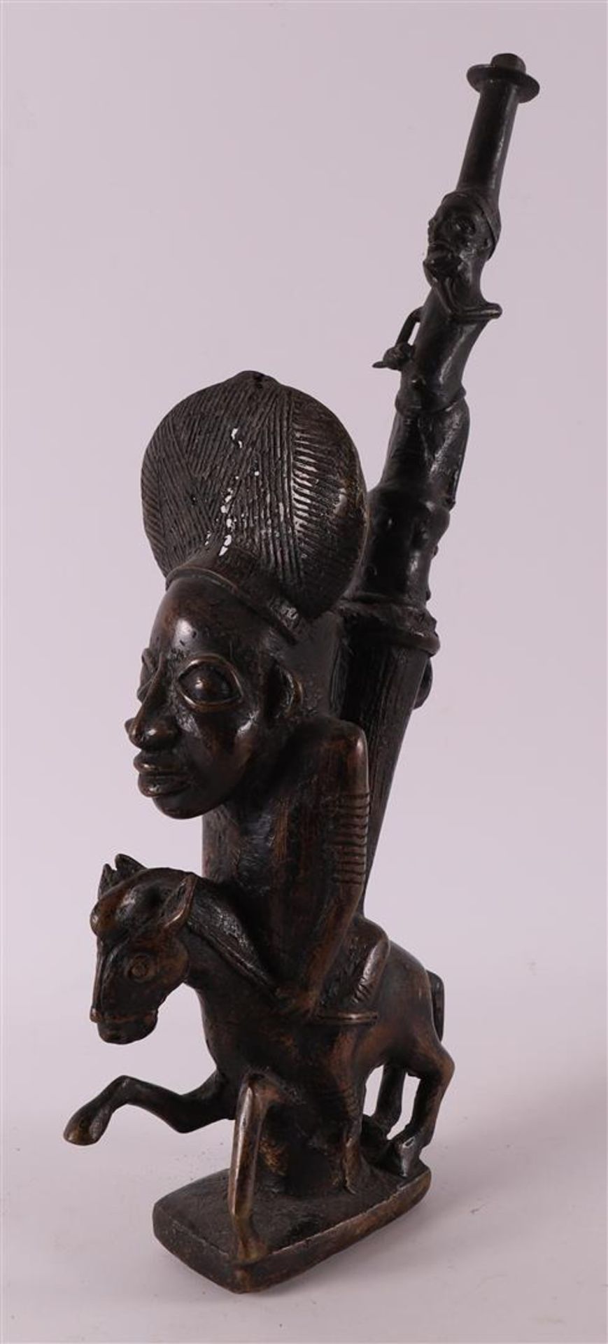 A lot of various bronzes, including Benin, Africa, 20th century. - Image 6 of 7
