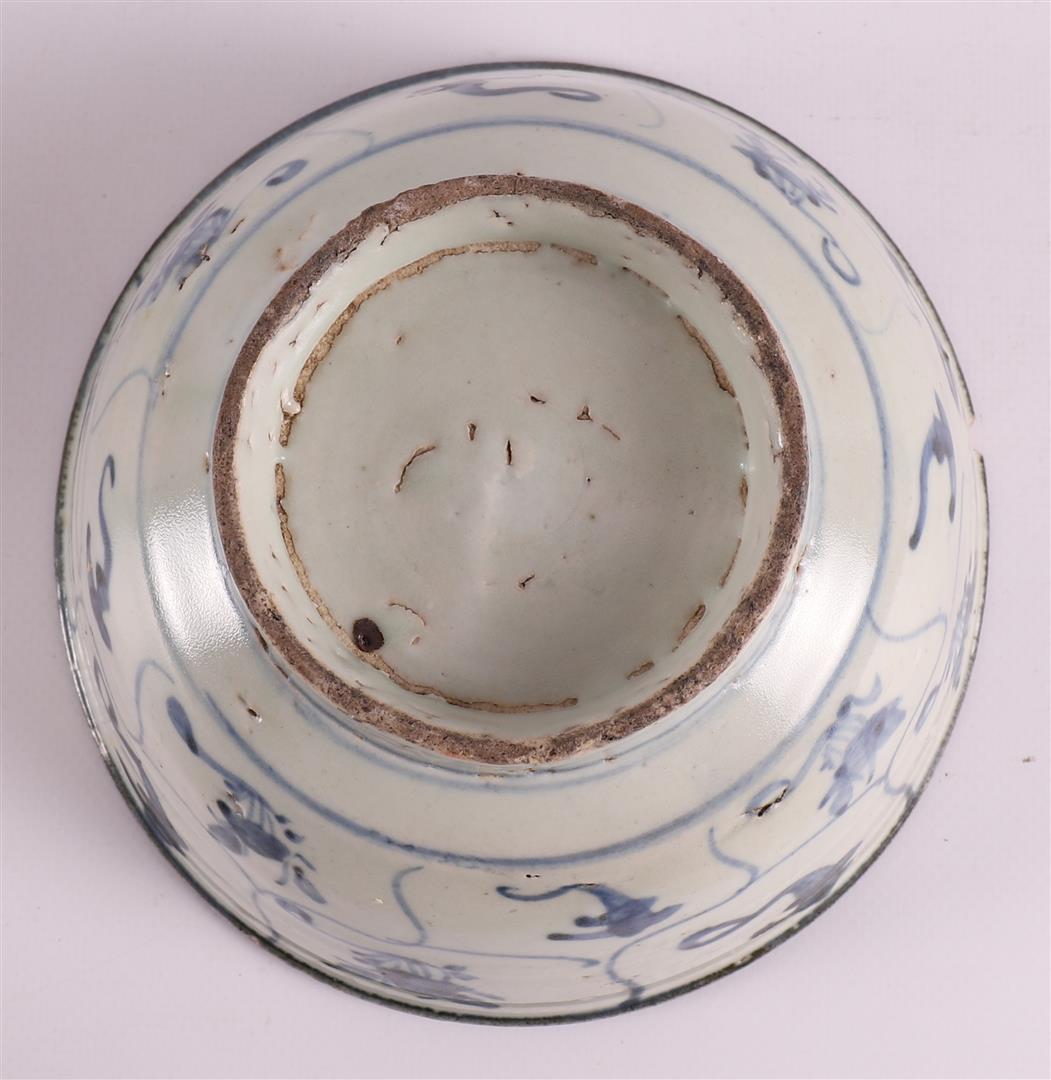A lot of various Chinese porcelain, including Dog of Foo cencer, 18th century - Image 9 of 17