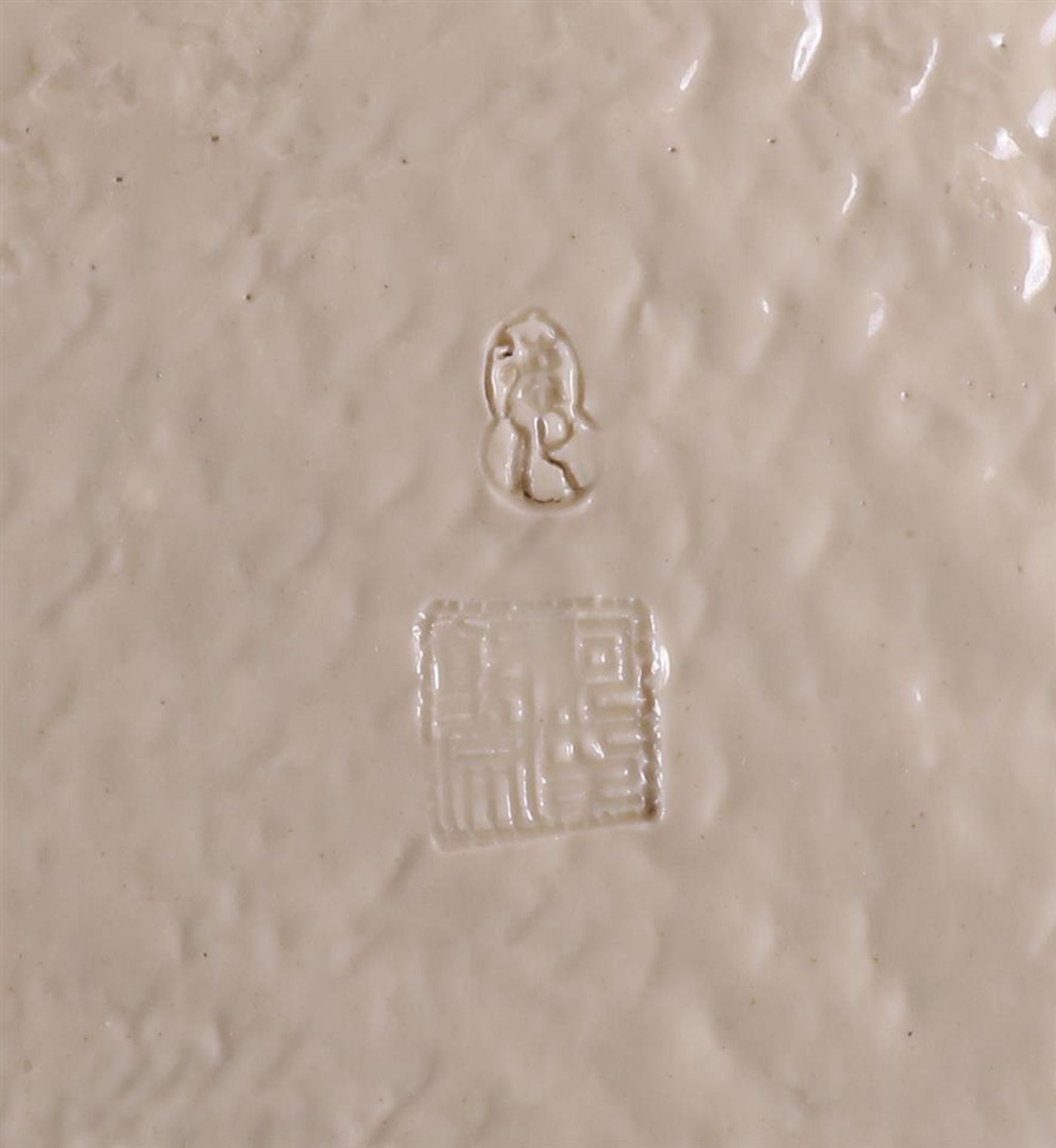 A Dehua porcelain blank de chine lying Kwan-yin on lotus crown, China - Image 6 of 6